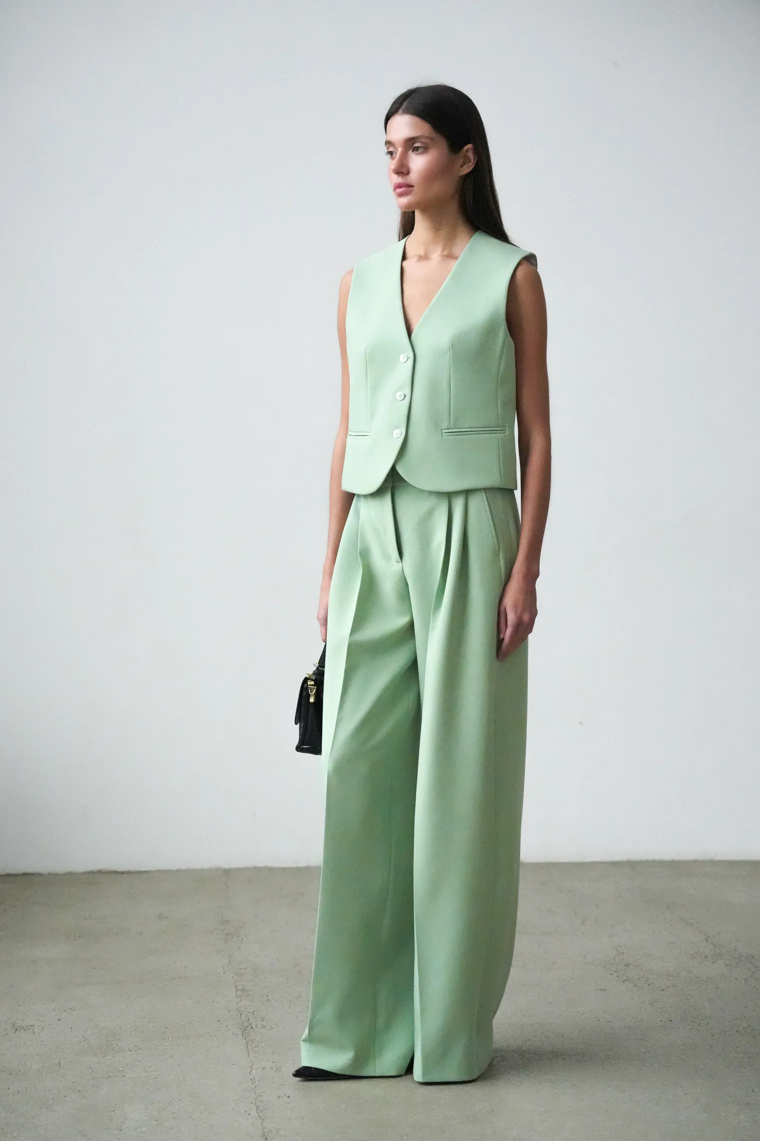 Брюки широкого кроя с завышенной талией со складками цвета шалфей фото 5