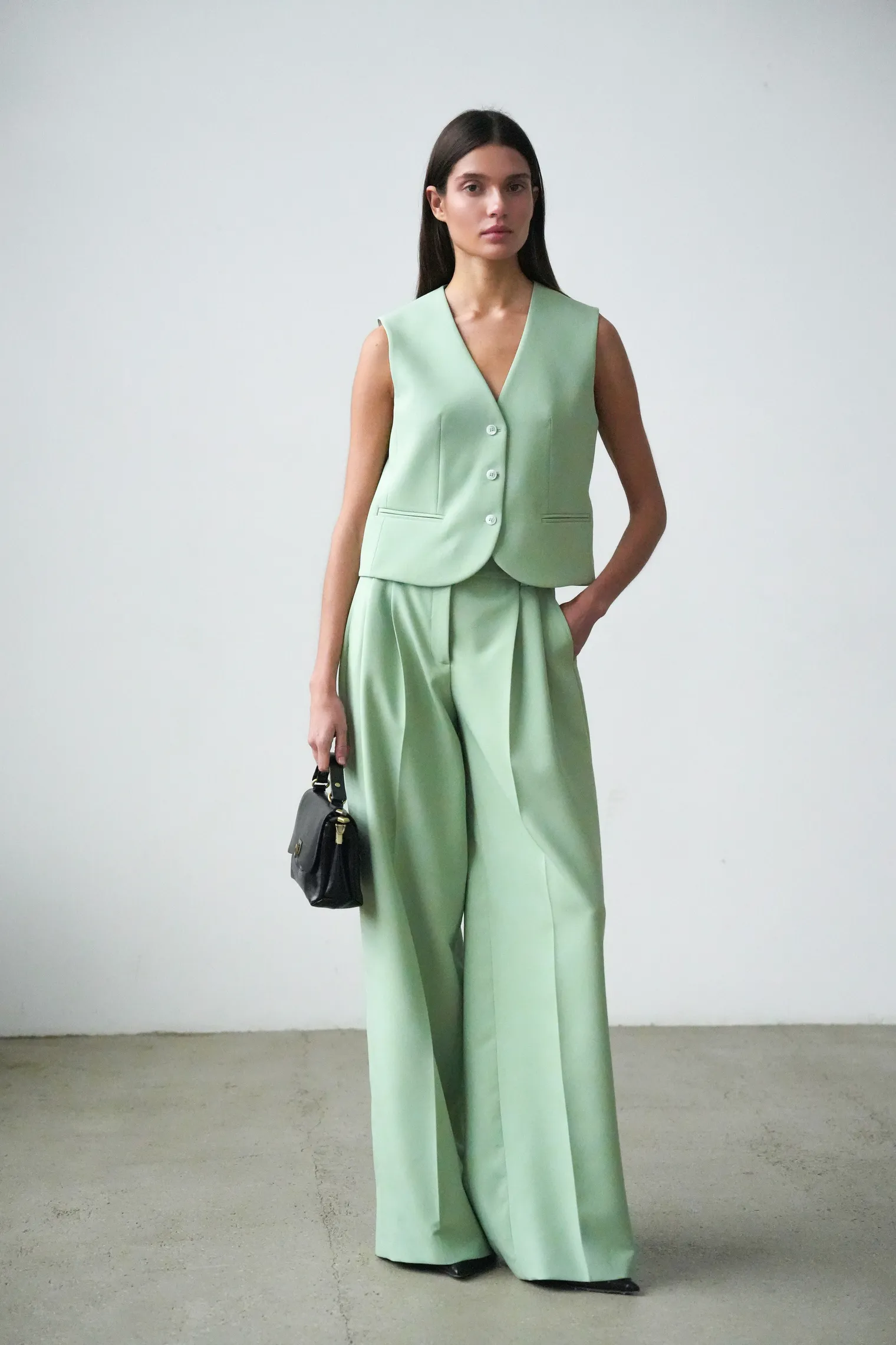 Брюки широкого кроя с завышенной талией со складками цвета шалфей фото 3