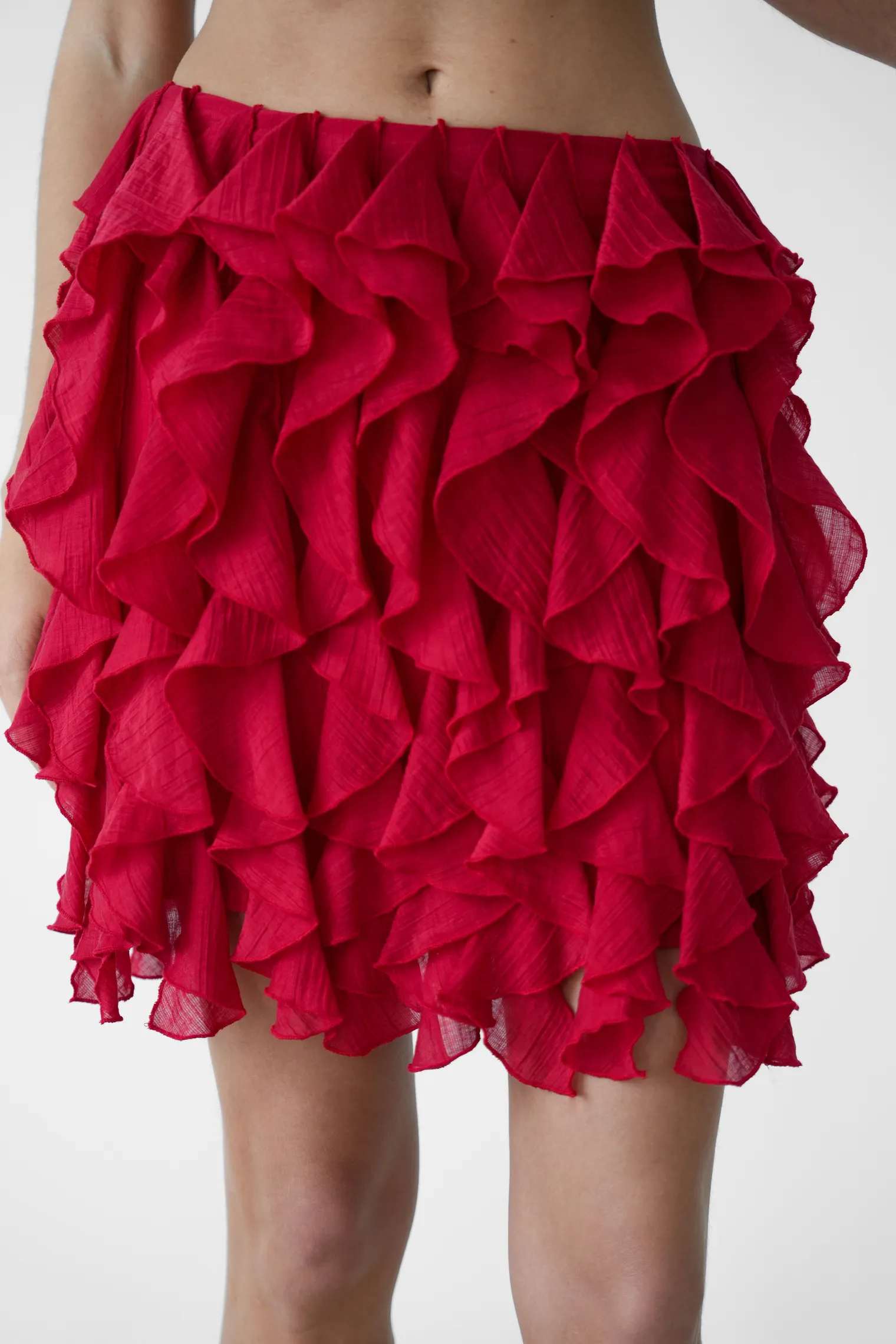 Юбка из жатой ткани красного цвета фото 6