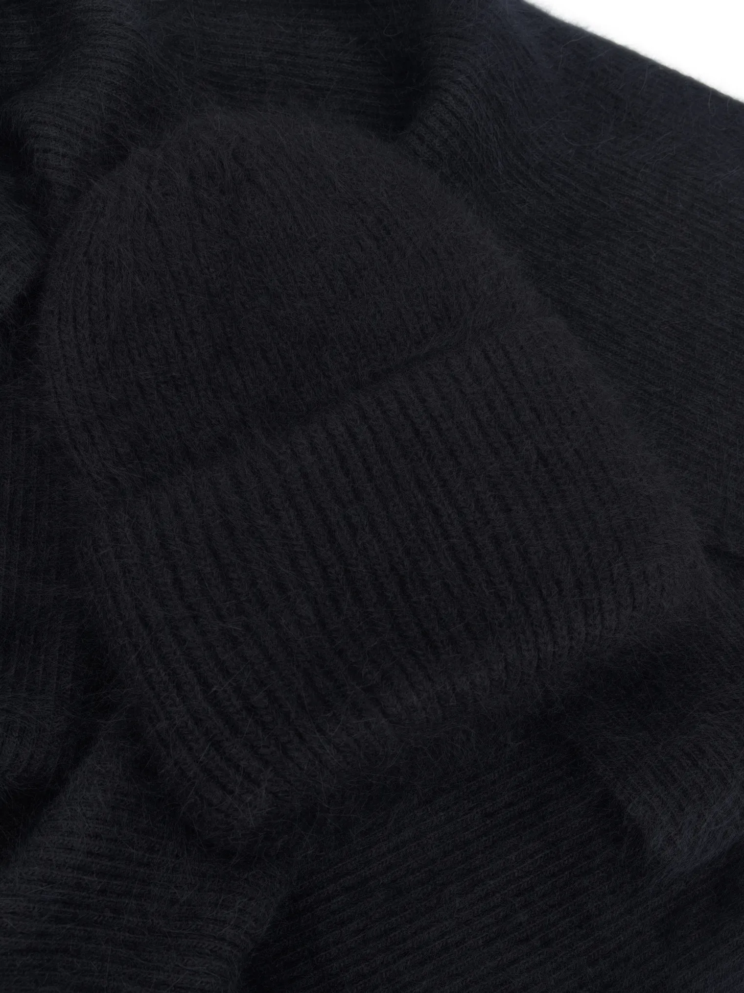 Шапка из ангоры чёрного цвета фото 3