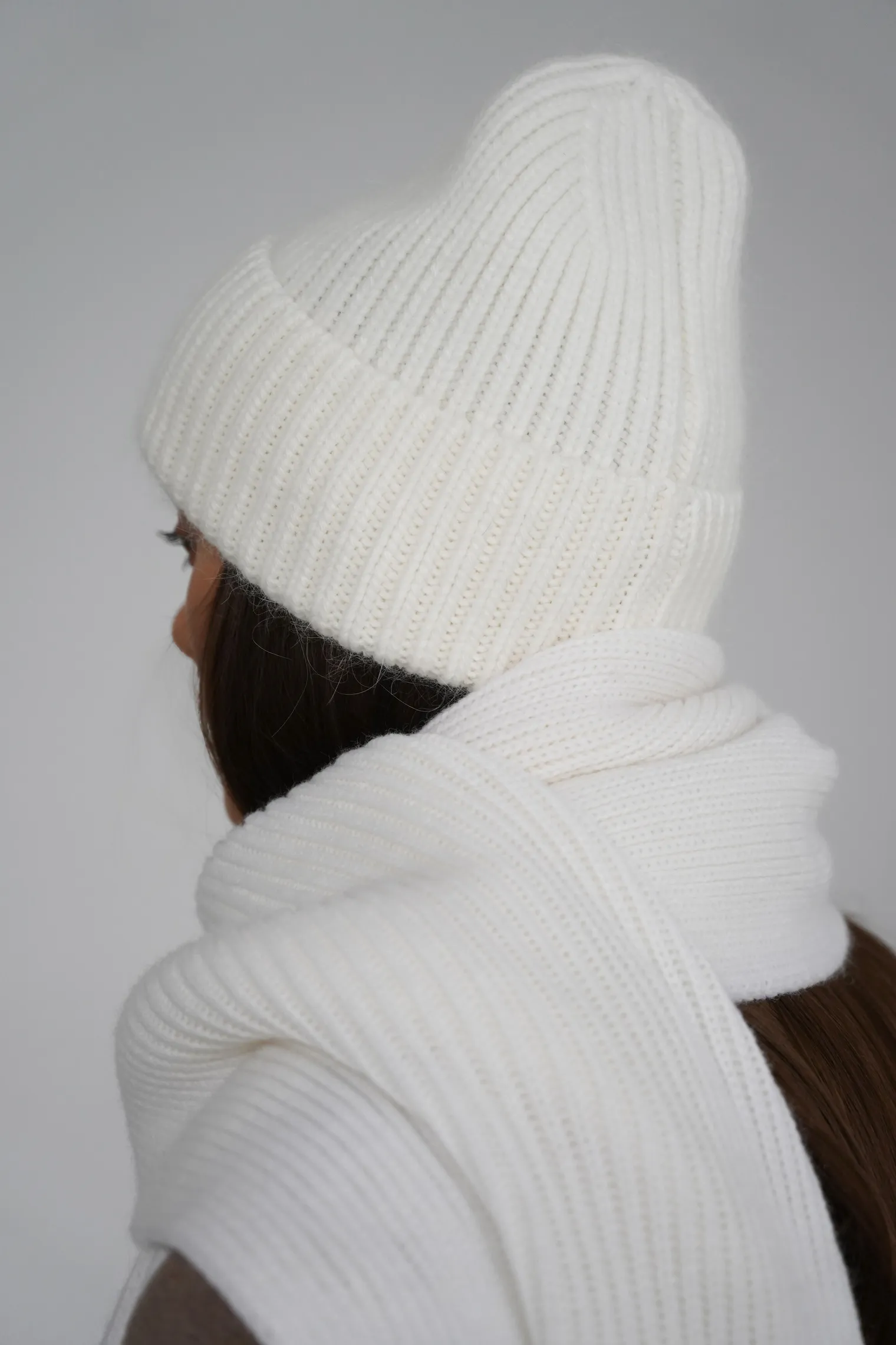 Шапка из шерсти мериноса молочного цвета фото 4