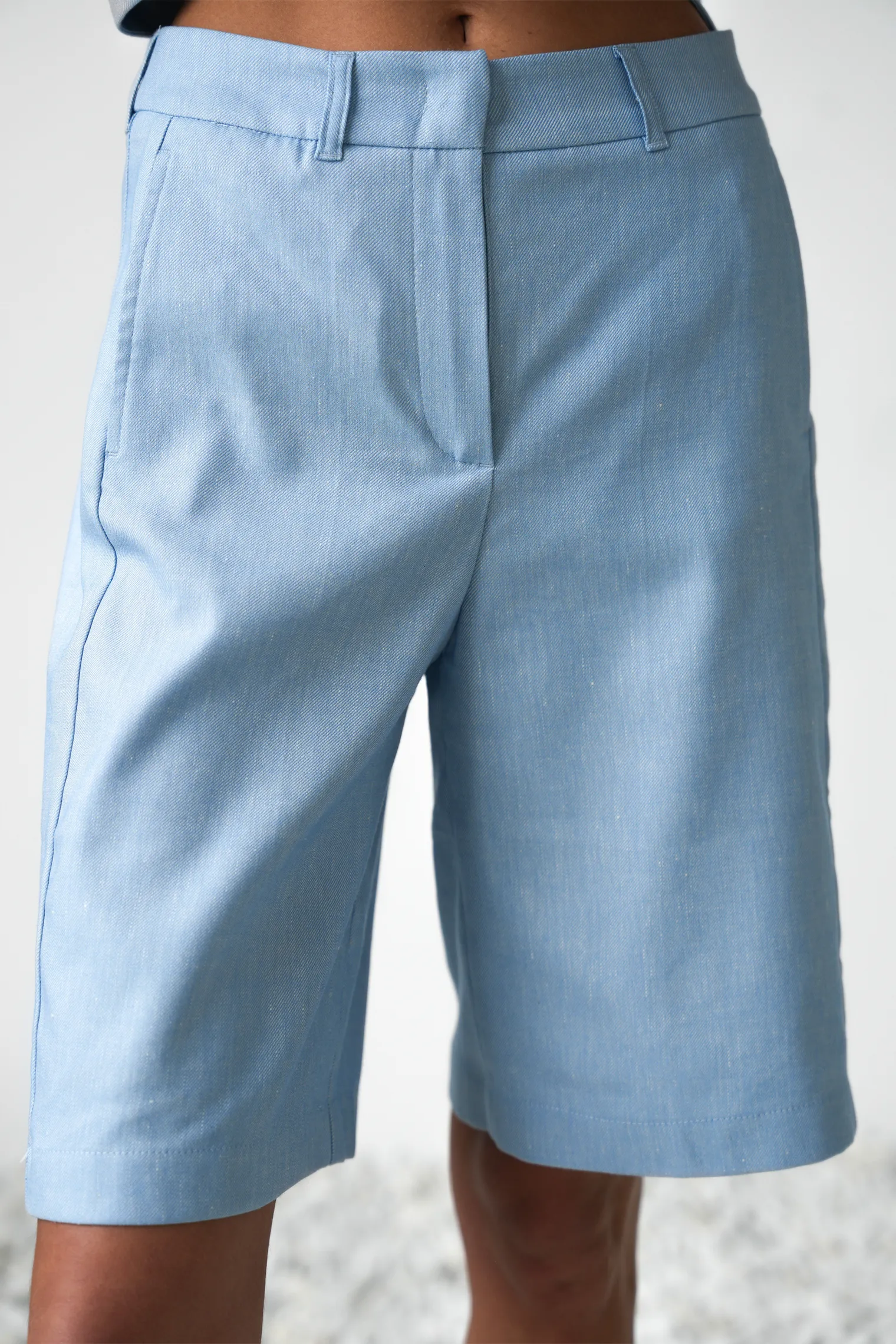 Бермуды изо льна голубого цвета фото 5