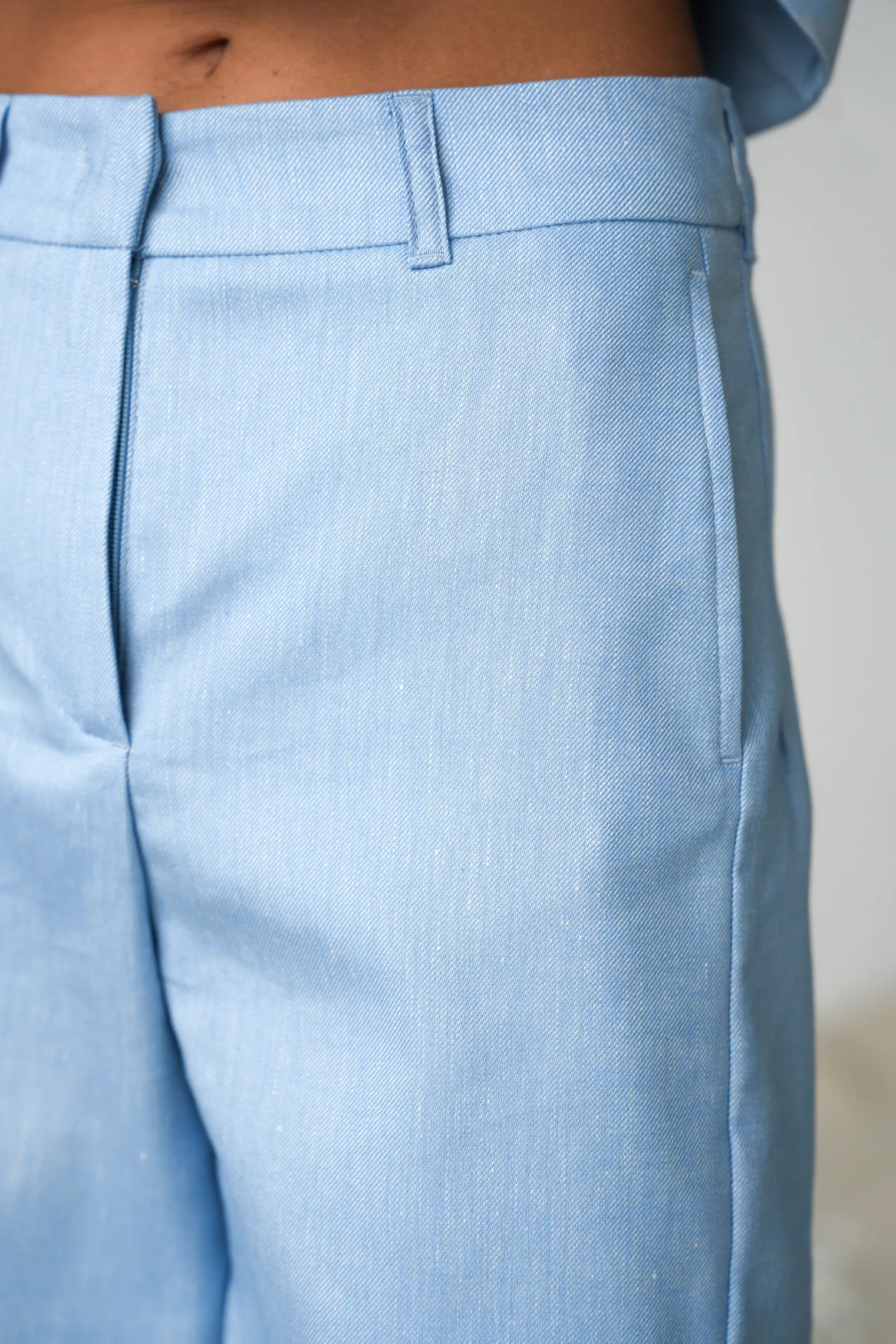 Бермуды изо льна голубого цвета фото 2