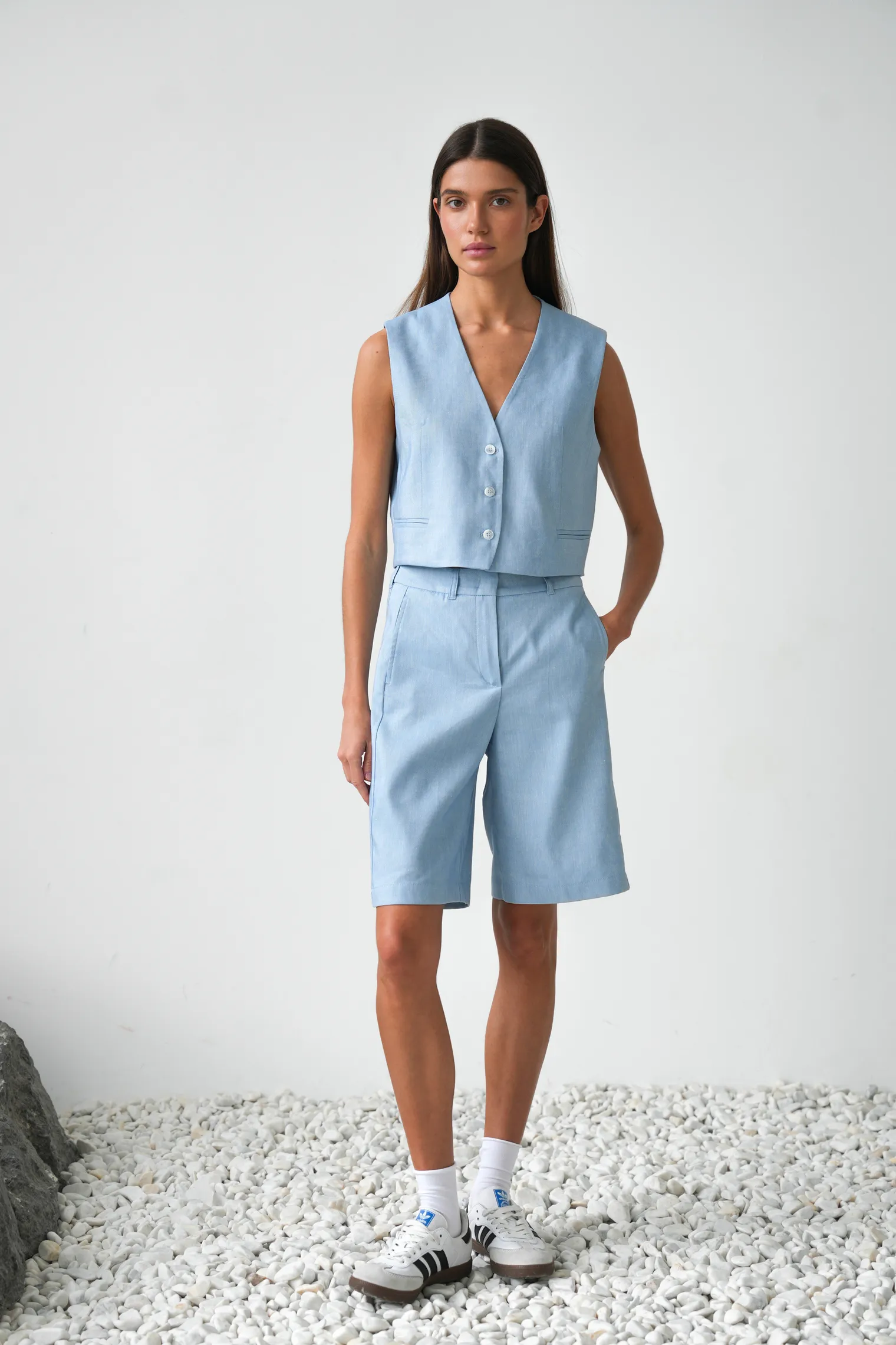 Бермуды изо льна голубого цвета фото 3