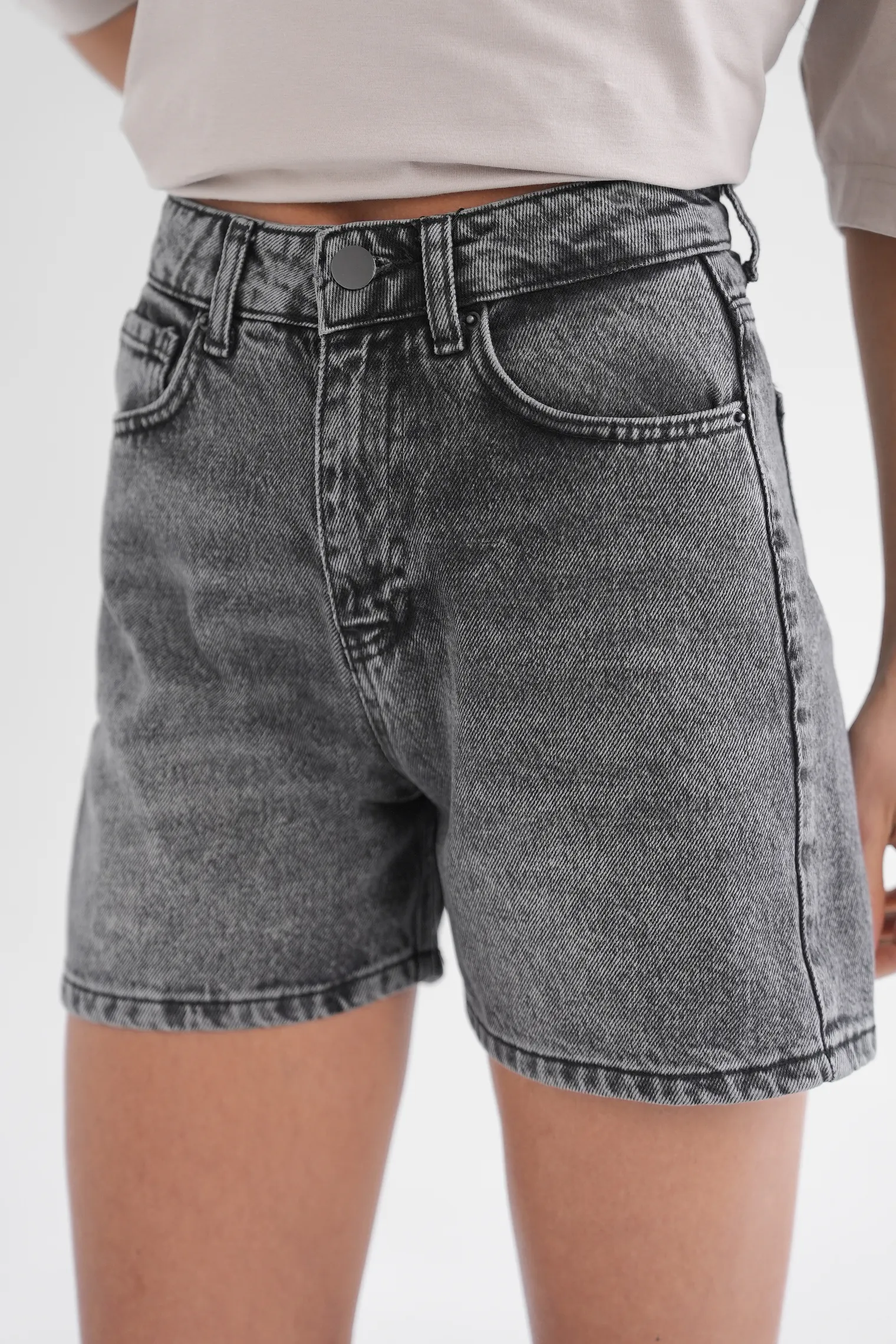 Шорты с завышенной талией в цвете чёрная варка фото 4