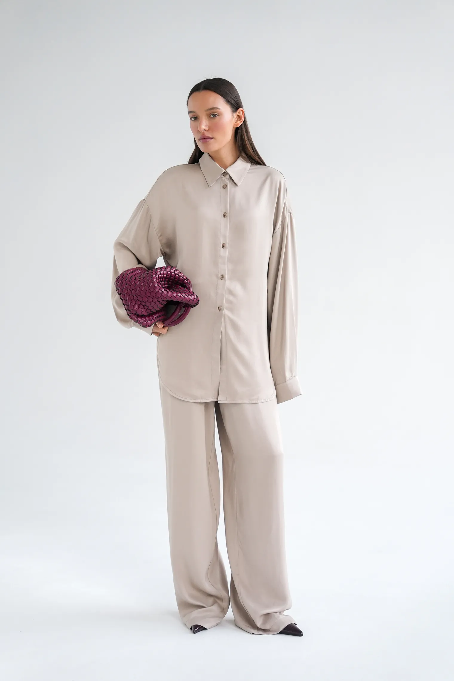 Рубашка свободного кроя с длинным рукавом бежевого цвета фото 9