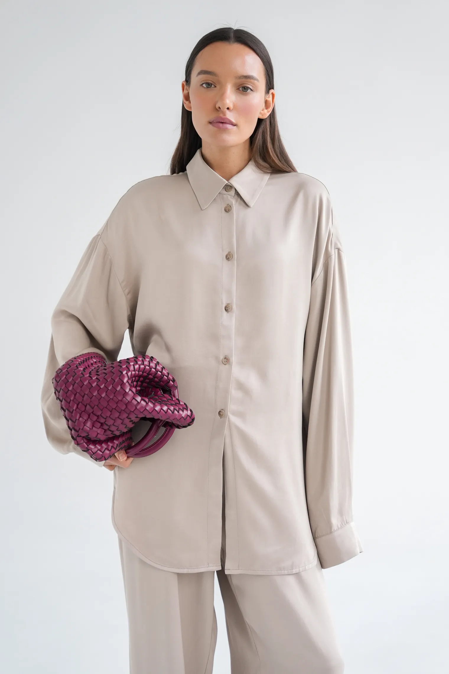 Рубашка свободного кроя с длинным рукавом бежевого цвета фото 8