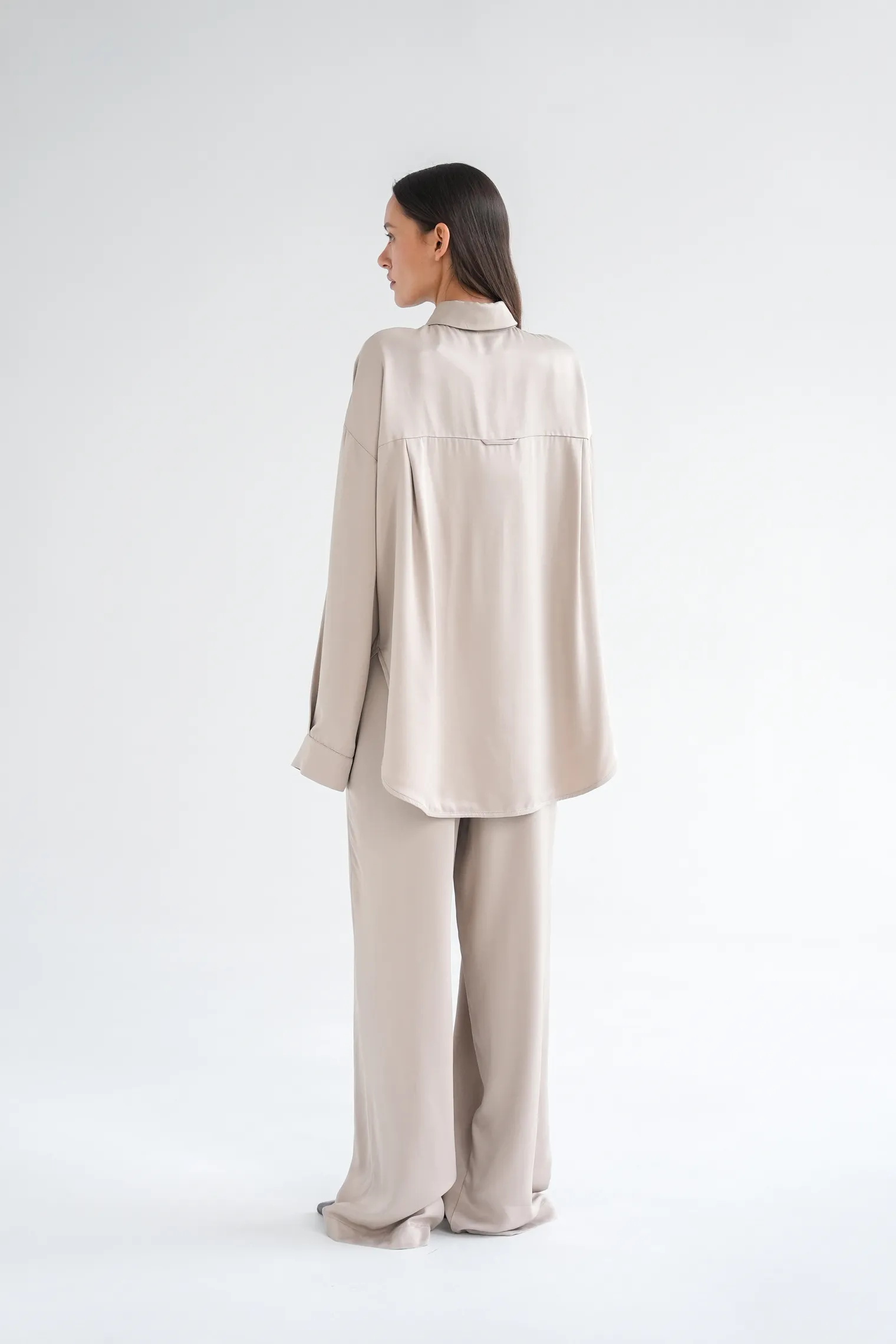 Рубашка свободного кроя с длинным рукавом бежевого цвета фото 7