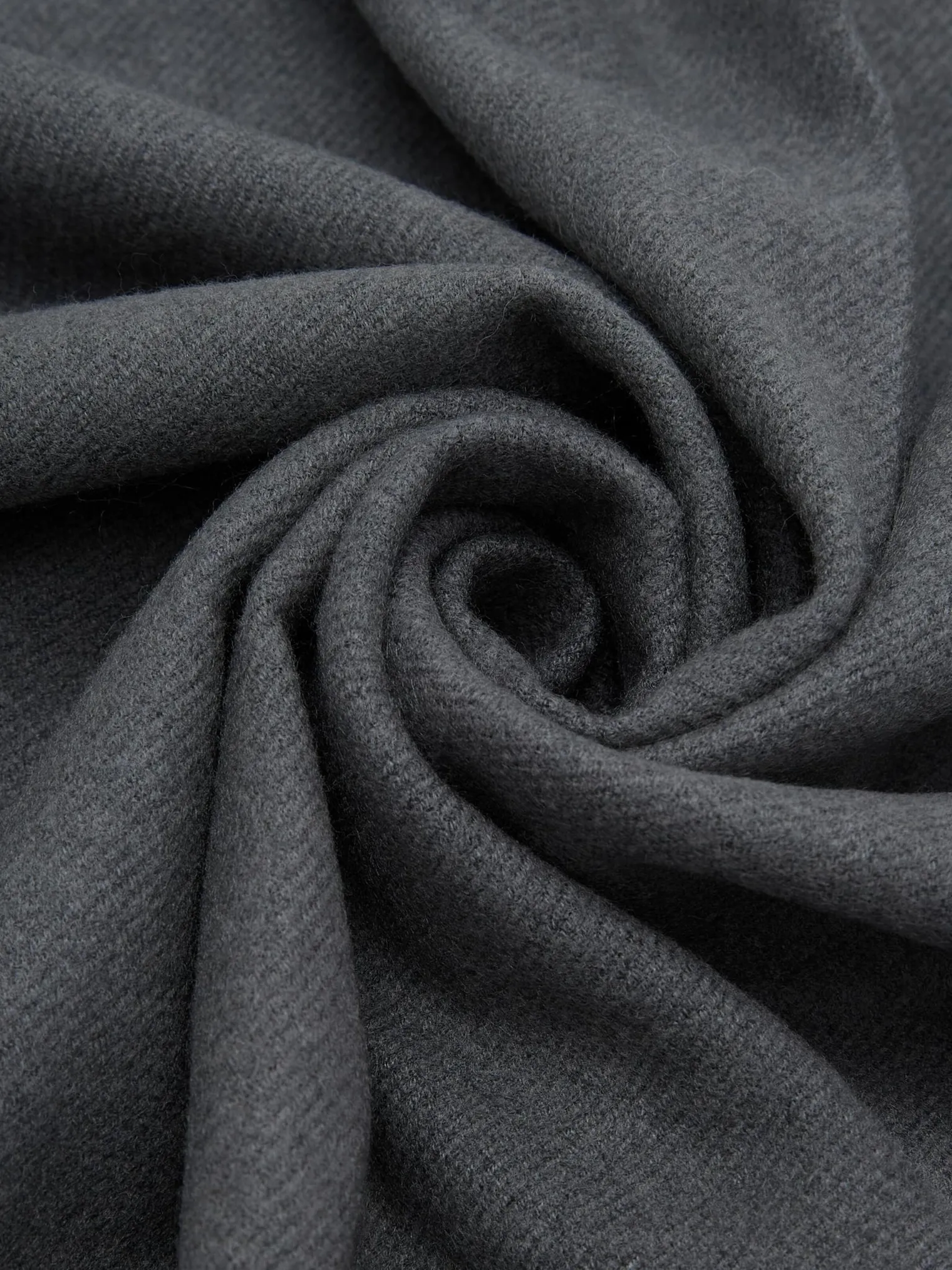 Палантин однотонный из вискозы тёмно-графитового цвета фото 1