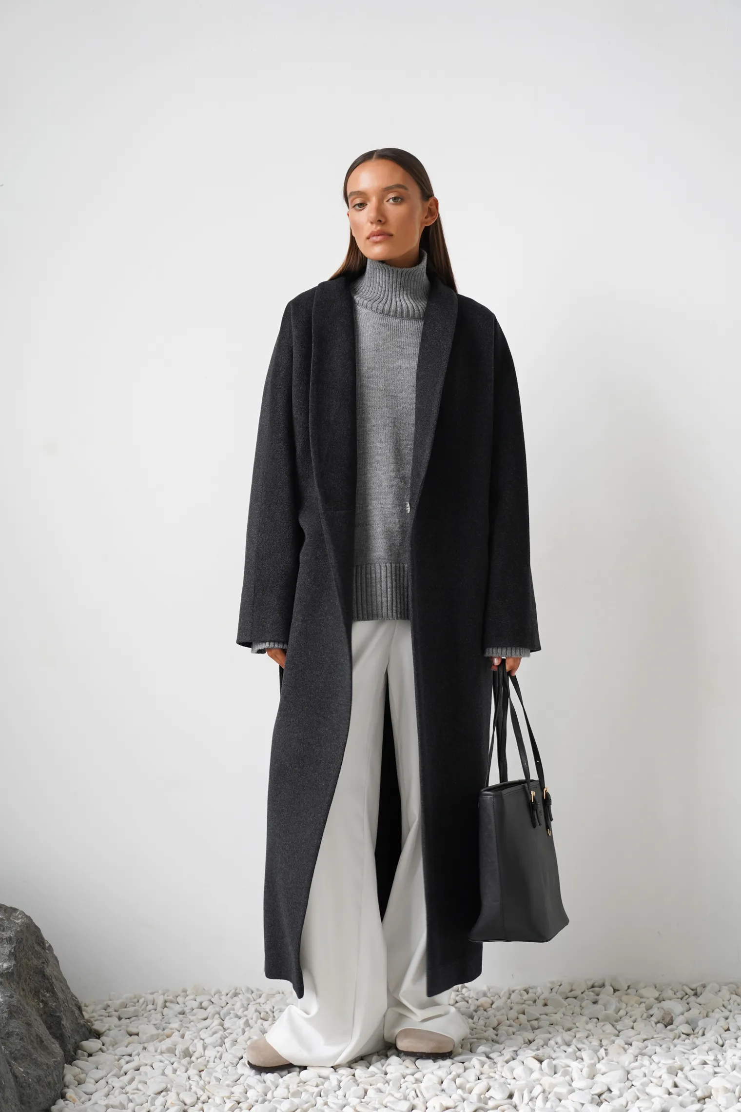 Пальто-халат свободного кроя с цельнокройным рукавом графитового цвета фото 7