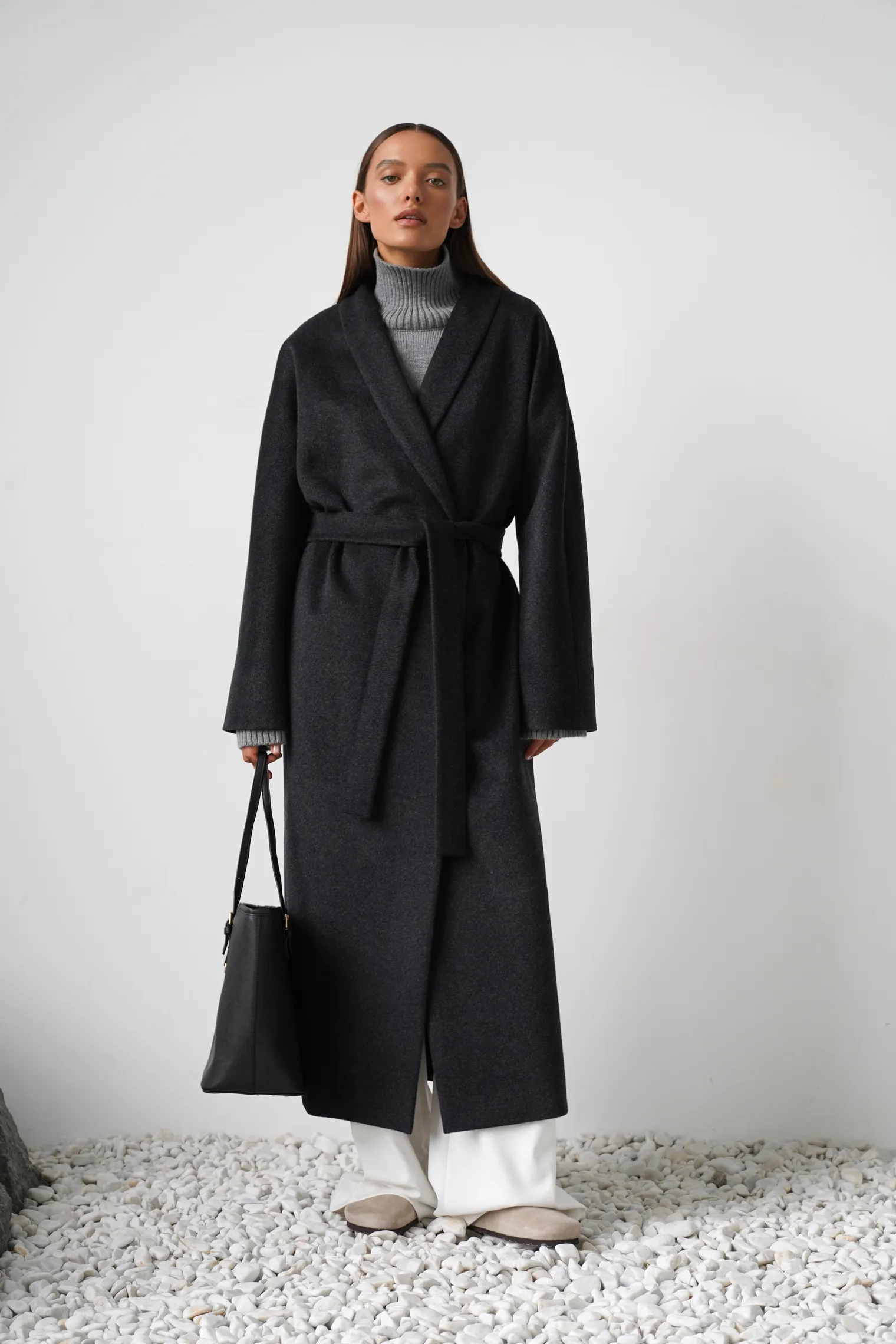 Пальто-халат свободного кроя с цельнокройным рукавом графитового цвета фото 3