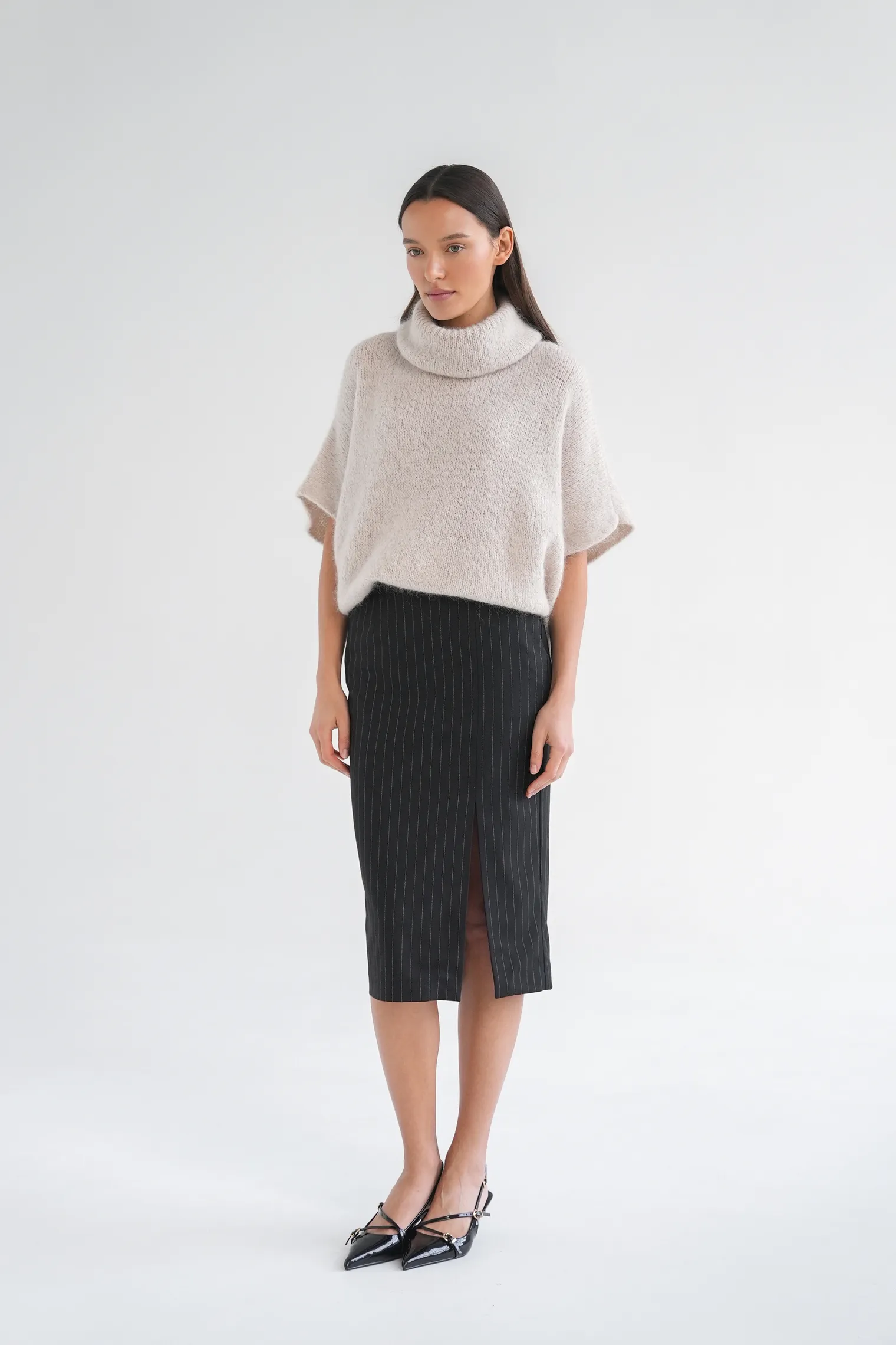 Юбка прямого кроя с разрезом в полоску чёрного цвета фото 5