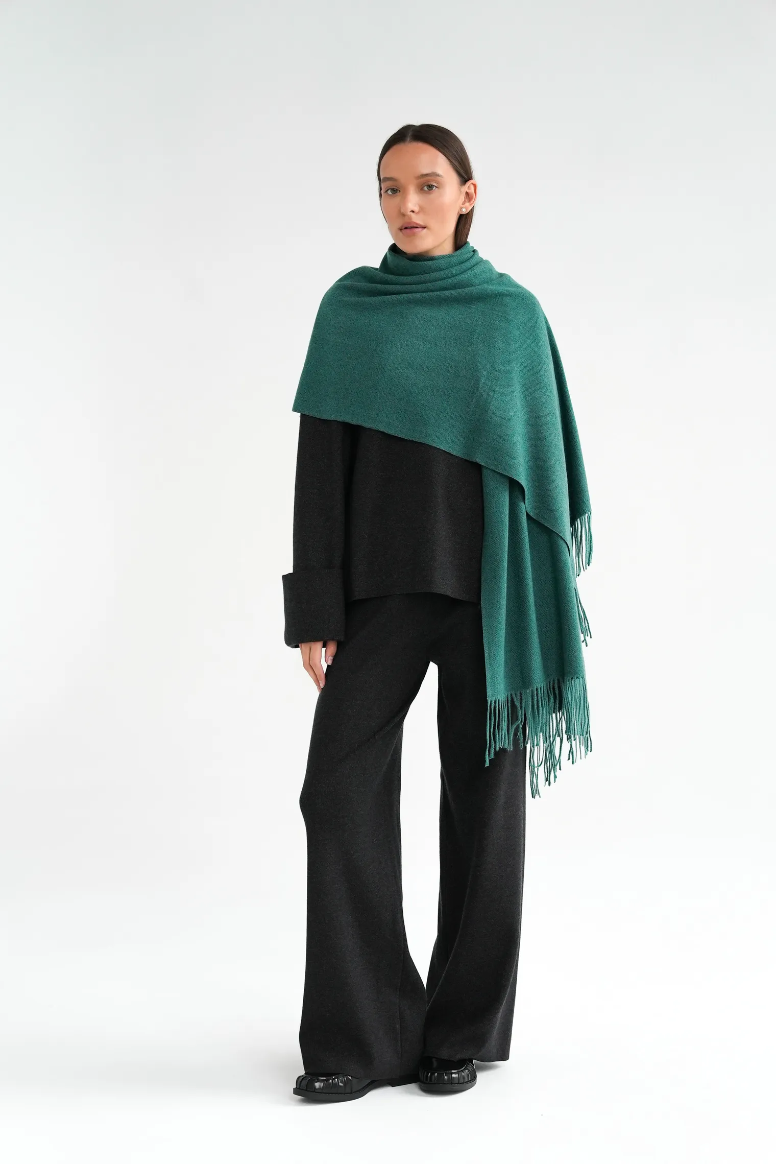 Палантин однотонный из вискозы в цвете ель фото 4
