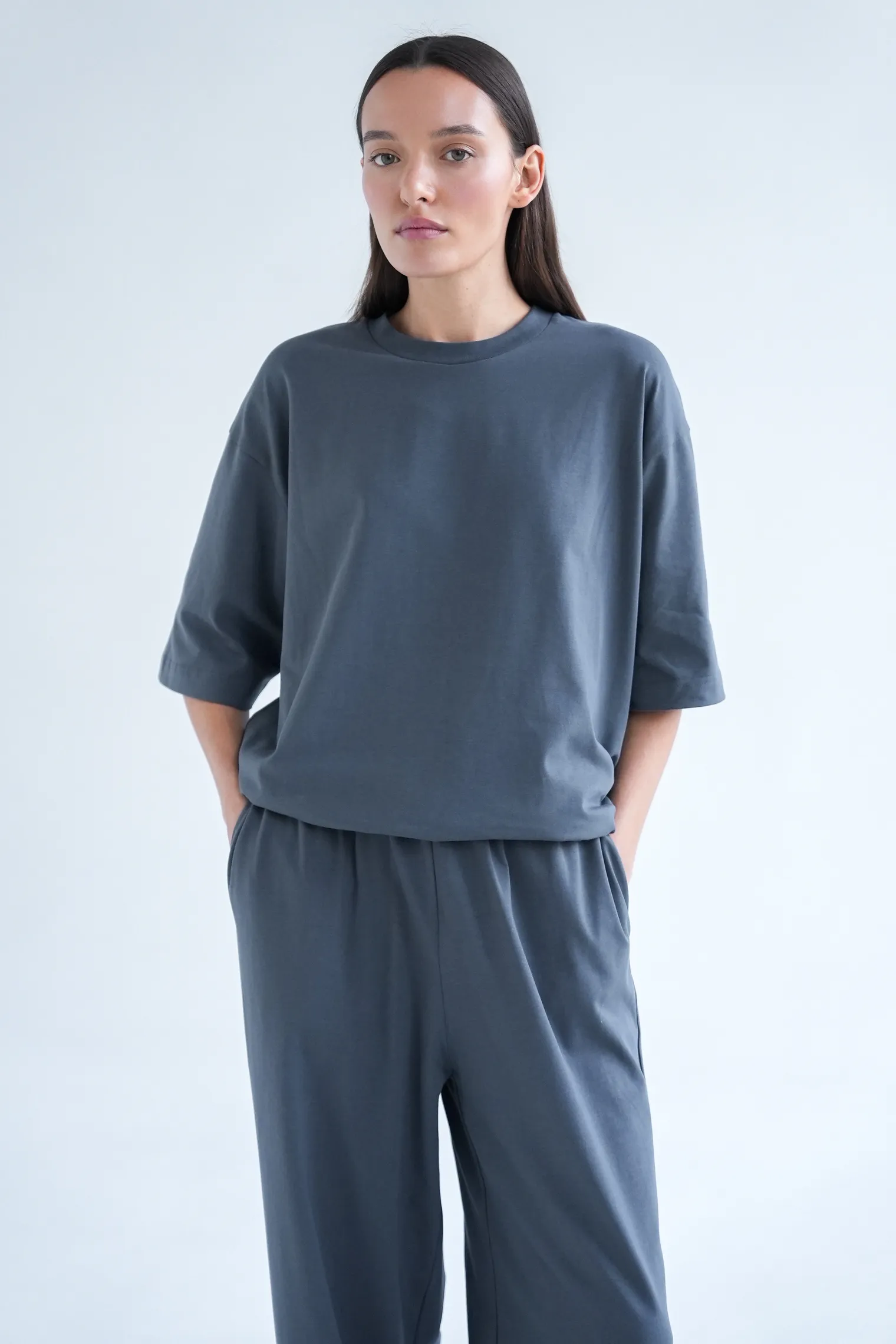 Брюки свободного кроя на резинке дымчатого цвета фото 8