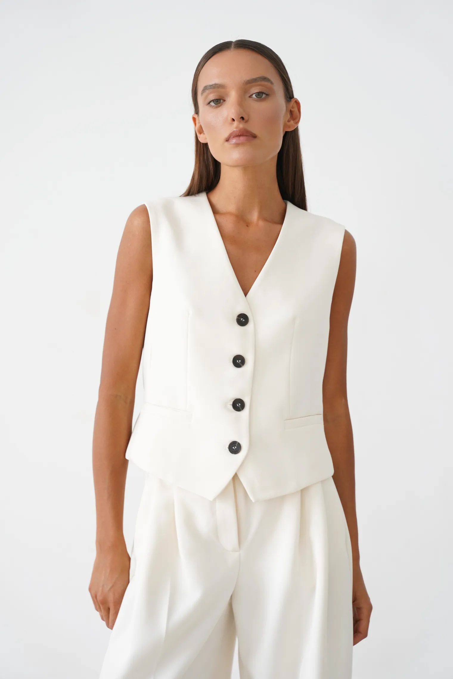 Однобортный жилет с пуговицами цвета тофу фото 5