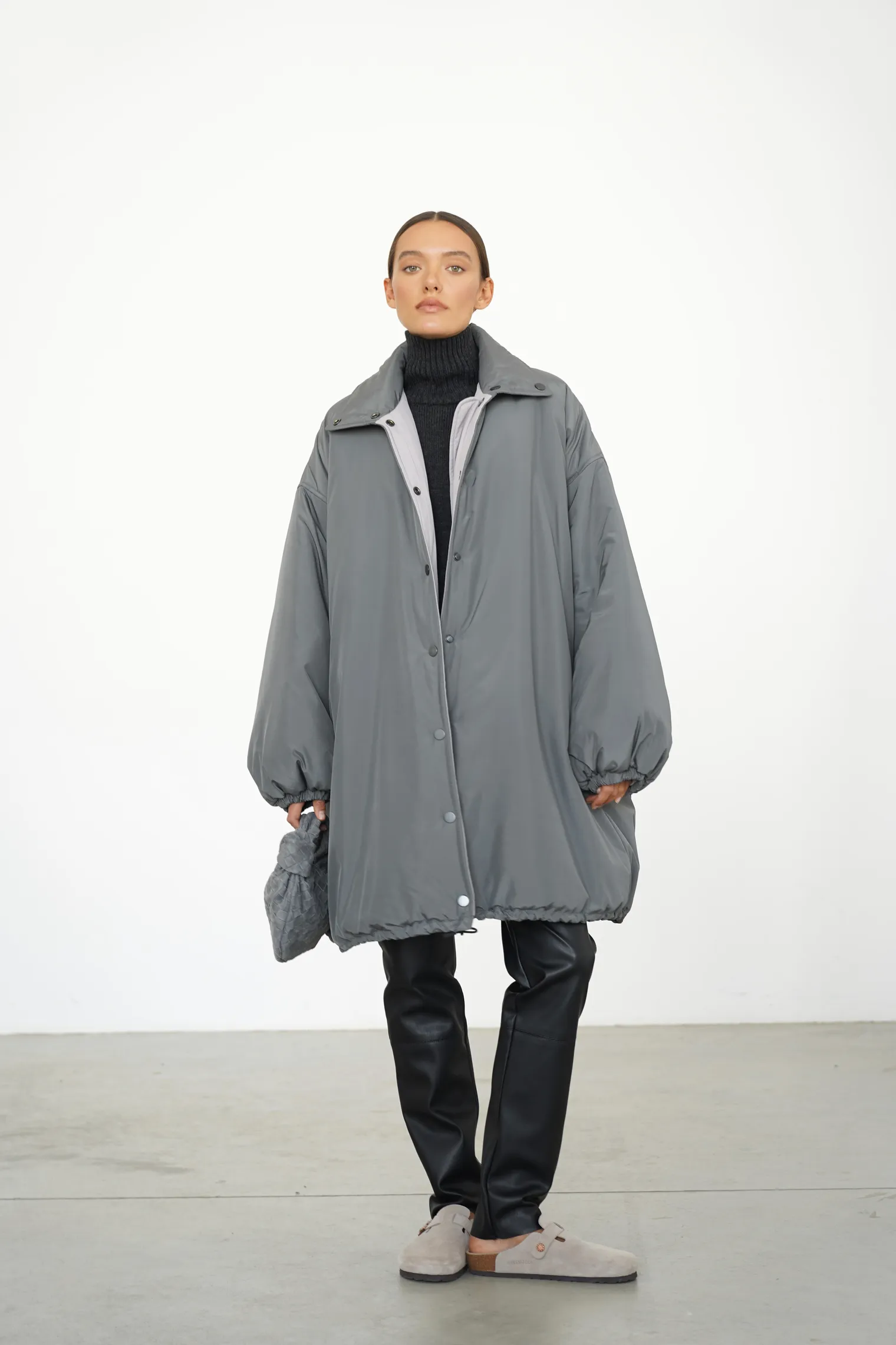 Парка двухсторонняя утепеленная цвета графит/светло-серый фото 1