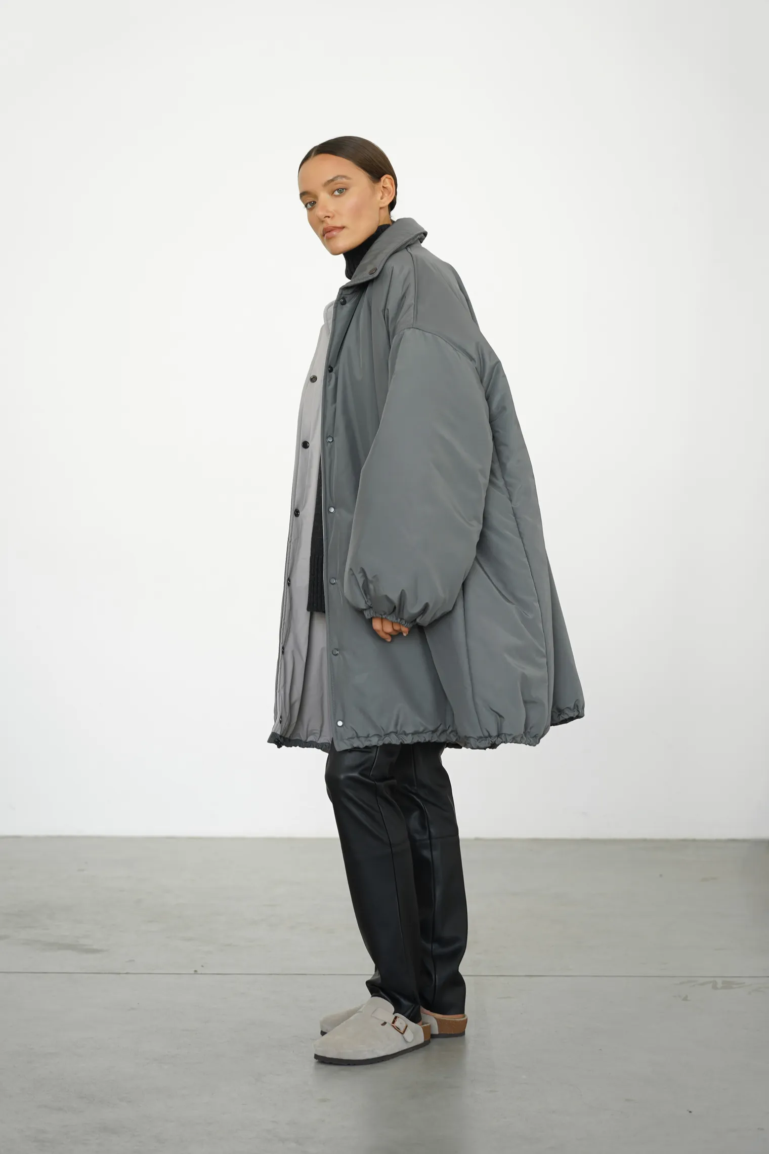 Парка двухсторонняя утепеленная цвета графит/светло-серый фото 3
