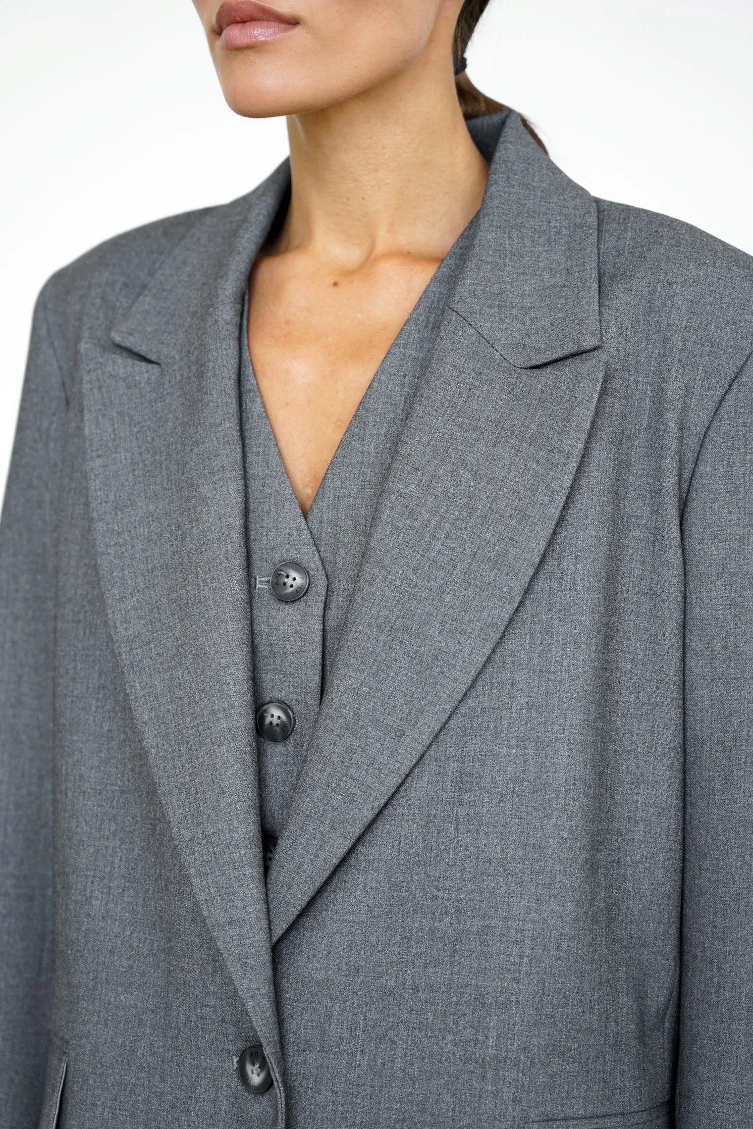 Однобортный жакет с накладными карманами графитового цвета фото 2