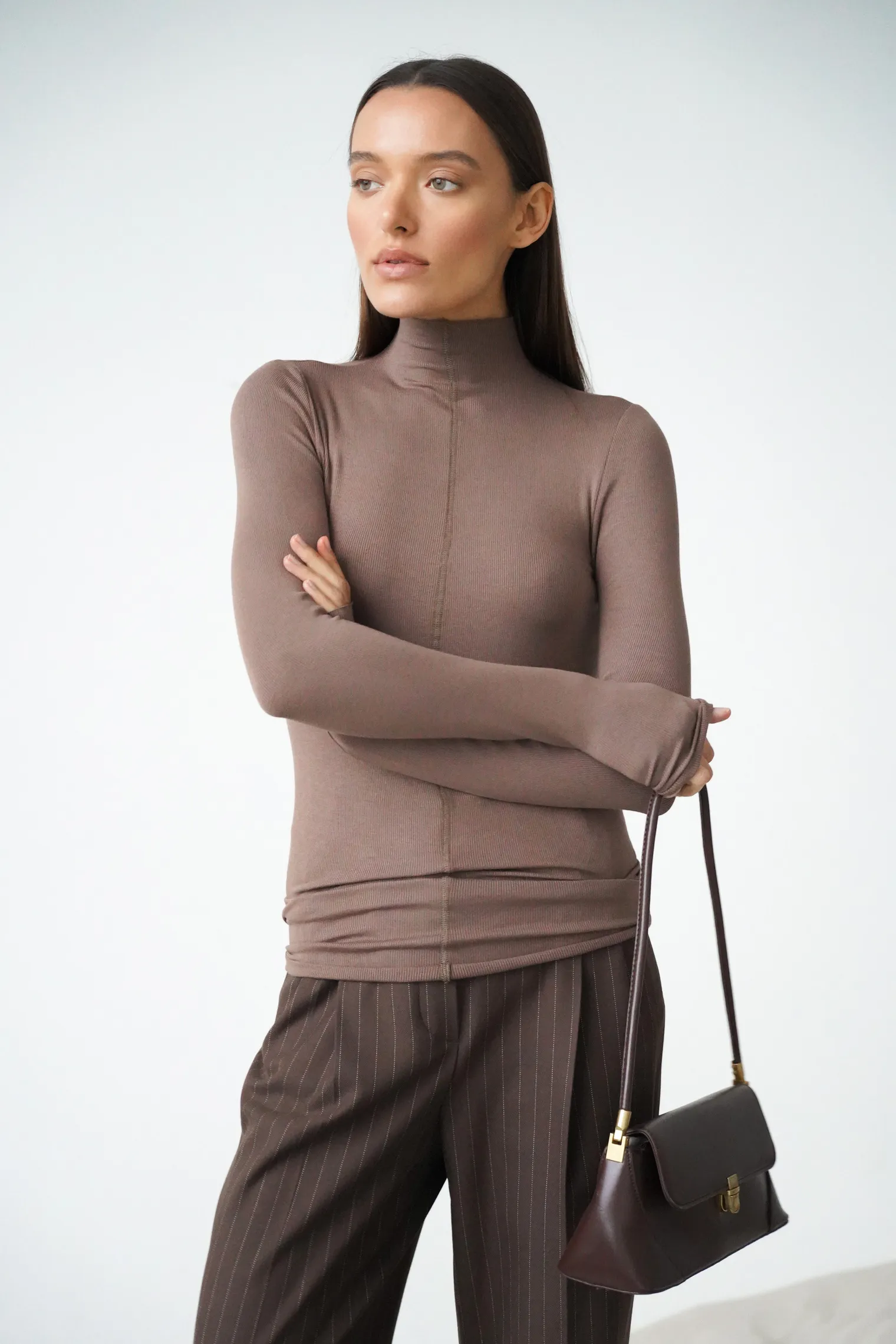 Водолазка в рубчик шоколадного цвета фото 5