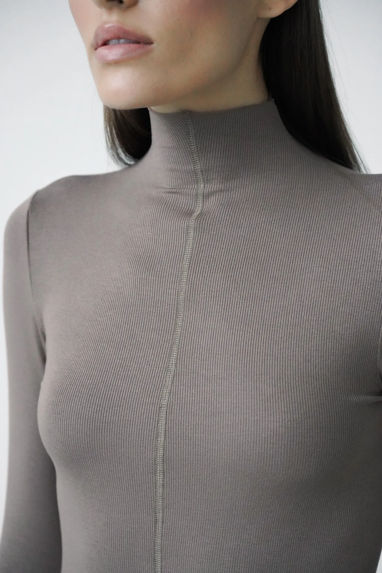 Водолазка в рубчик шоколадного цвета фото 7