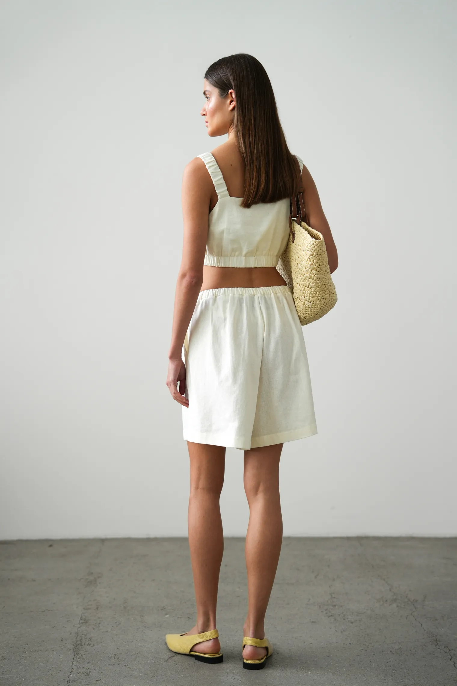 Шорты изо льна цвета тофу фото 4