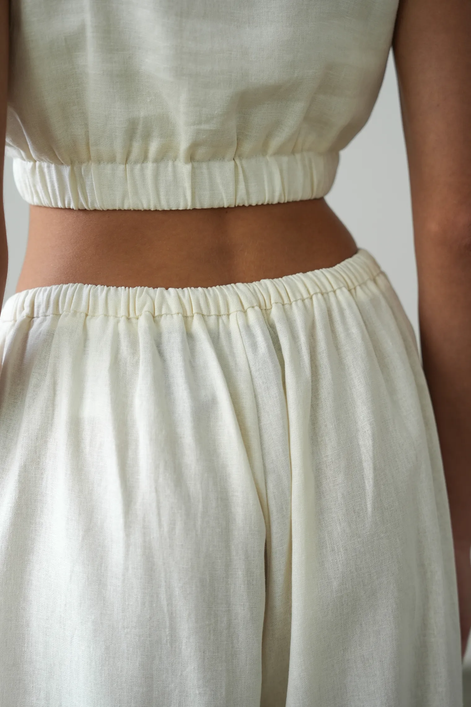 Шорты изо льна цвета тофу фото 6