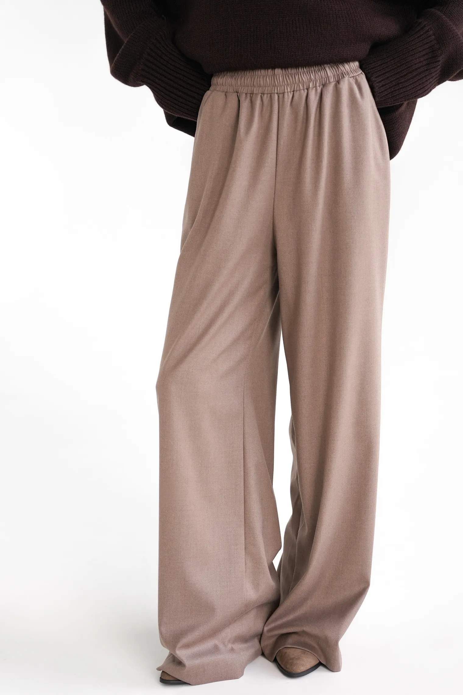 Брюки прямого кроя с карманами цвета мускатный орех фото 1