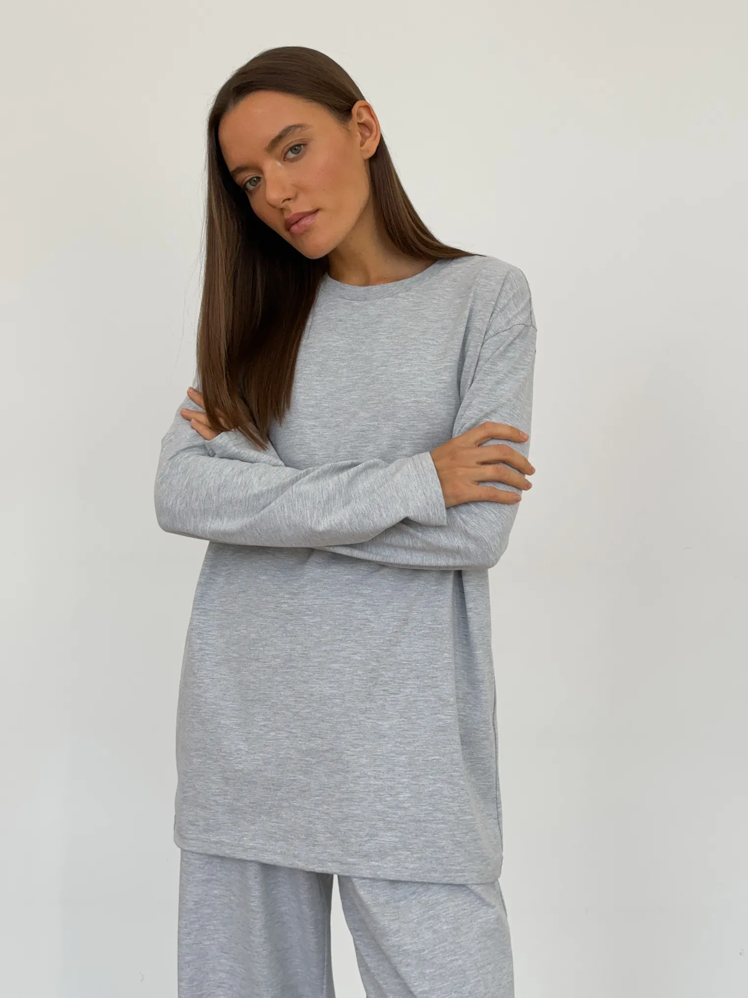 Лонгслив свободного кроя цвета серый меланж фото 2