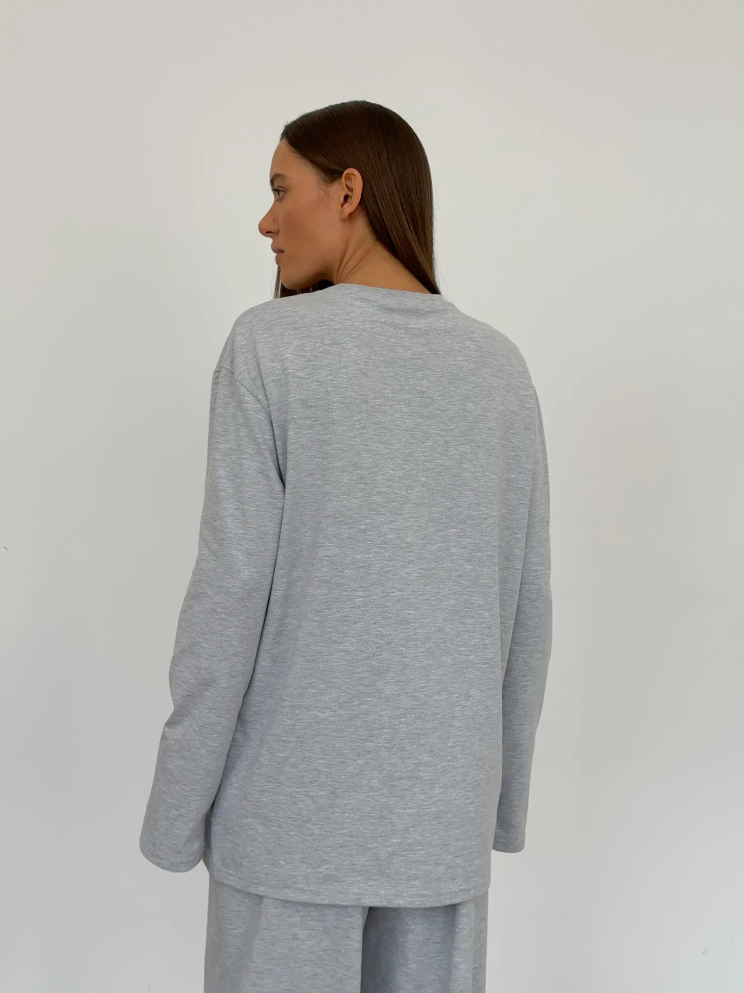 Лонгслив свободного кроя цвета серый меланж фото 5