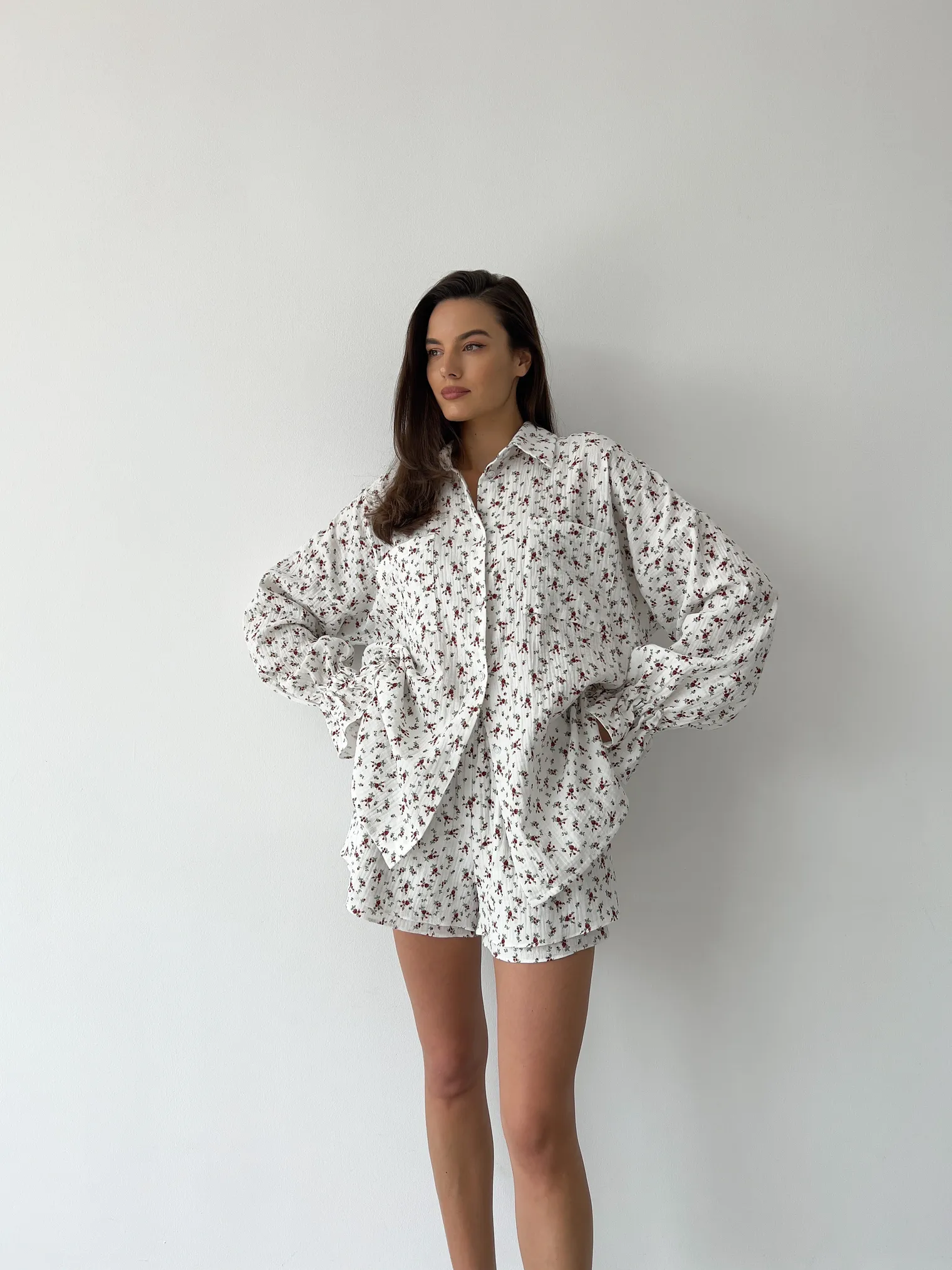 Костюм из муслина: рубашка, шорты в цвете красный бук на айвори фото 8