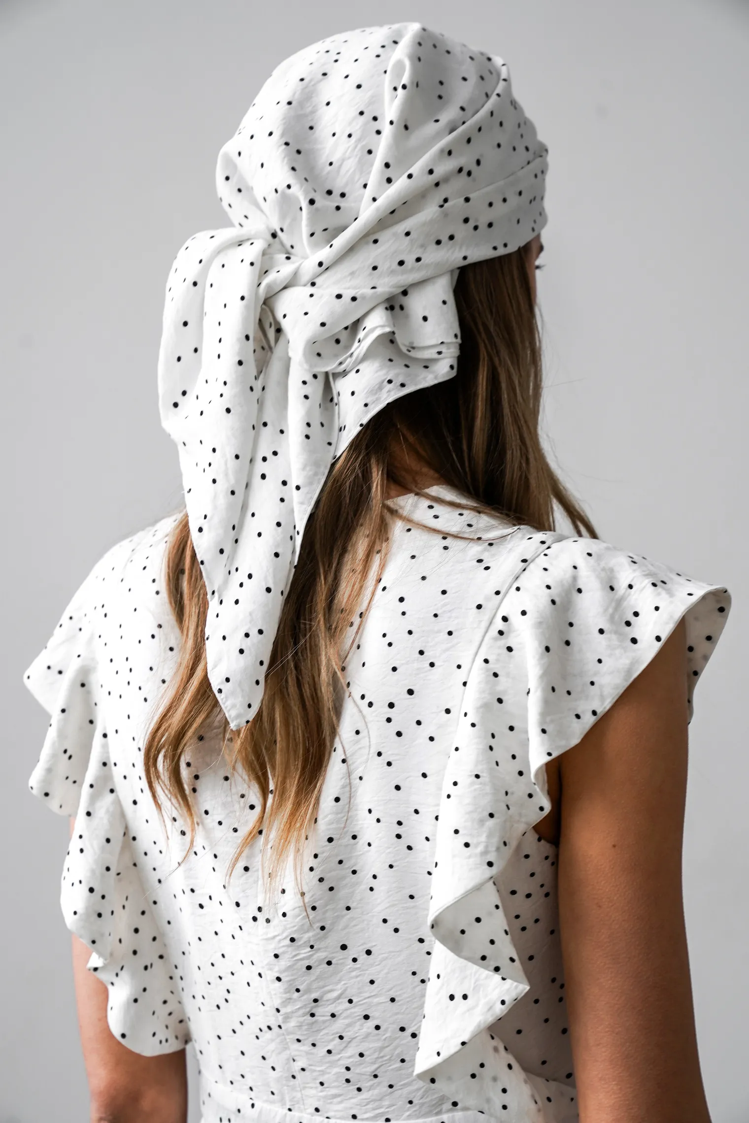 Платок в горошек цвета тофу фото 3