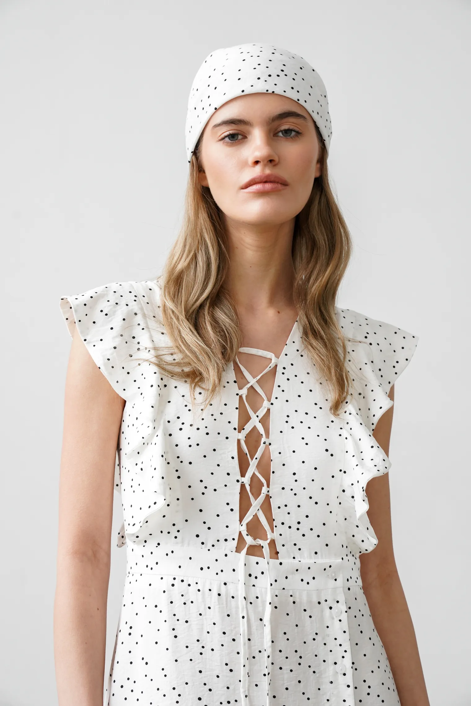 Платок в горошек цвета тофу фото 5