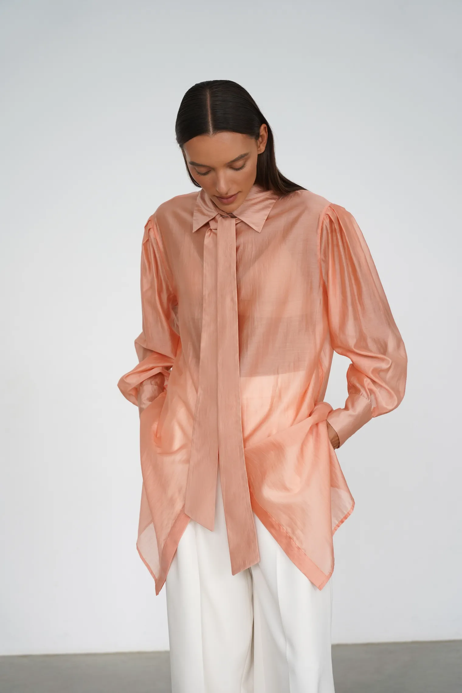 Рубашка из прозрачной ткани персикового цвета фото 3