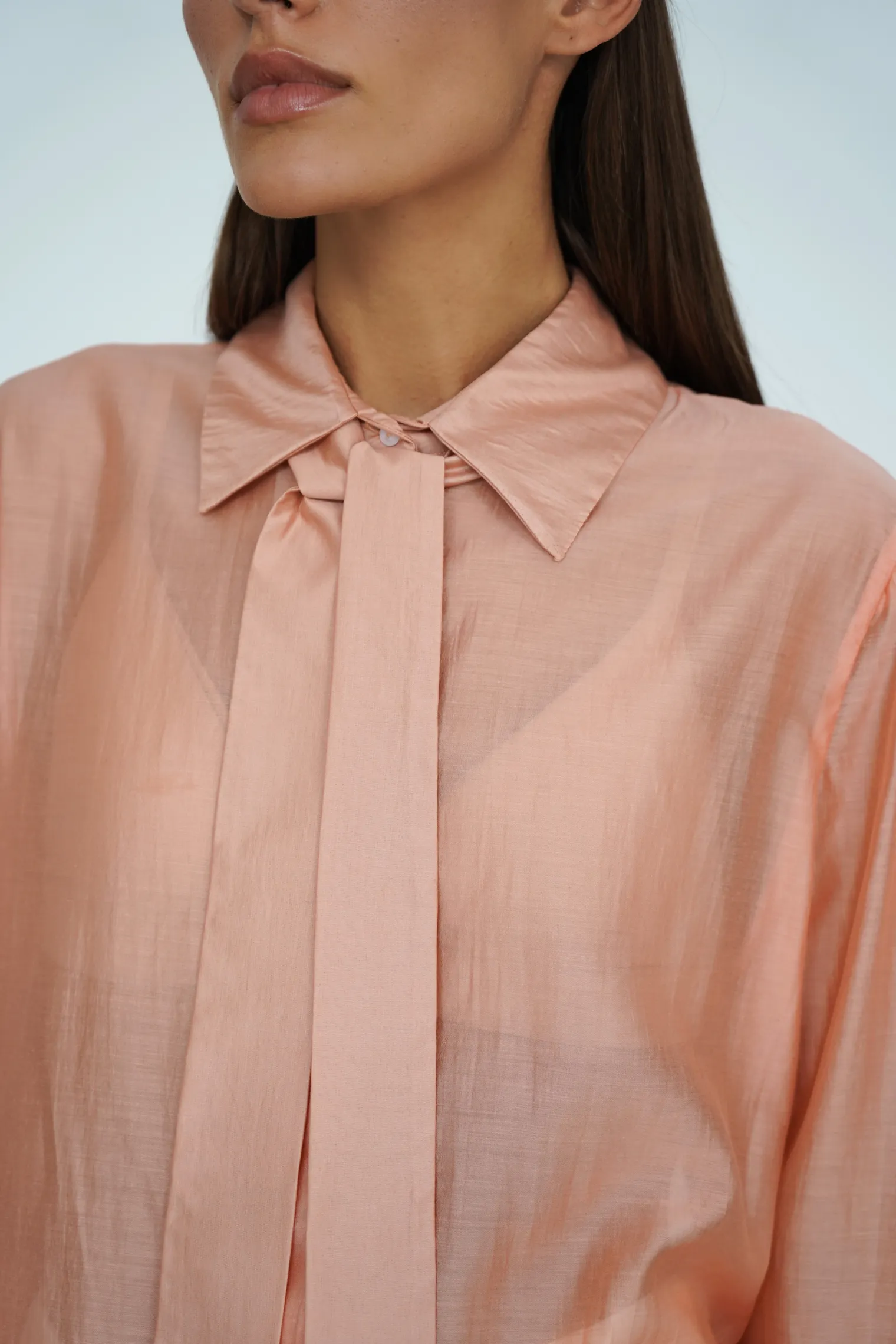 Рубашка из прозрачной ткани персикового цвета фото 5