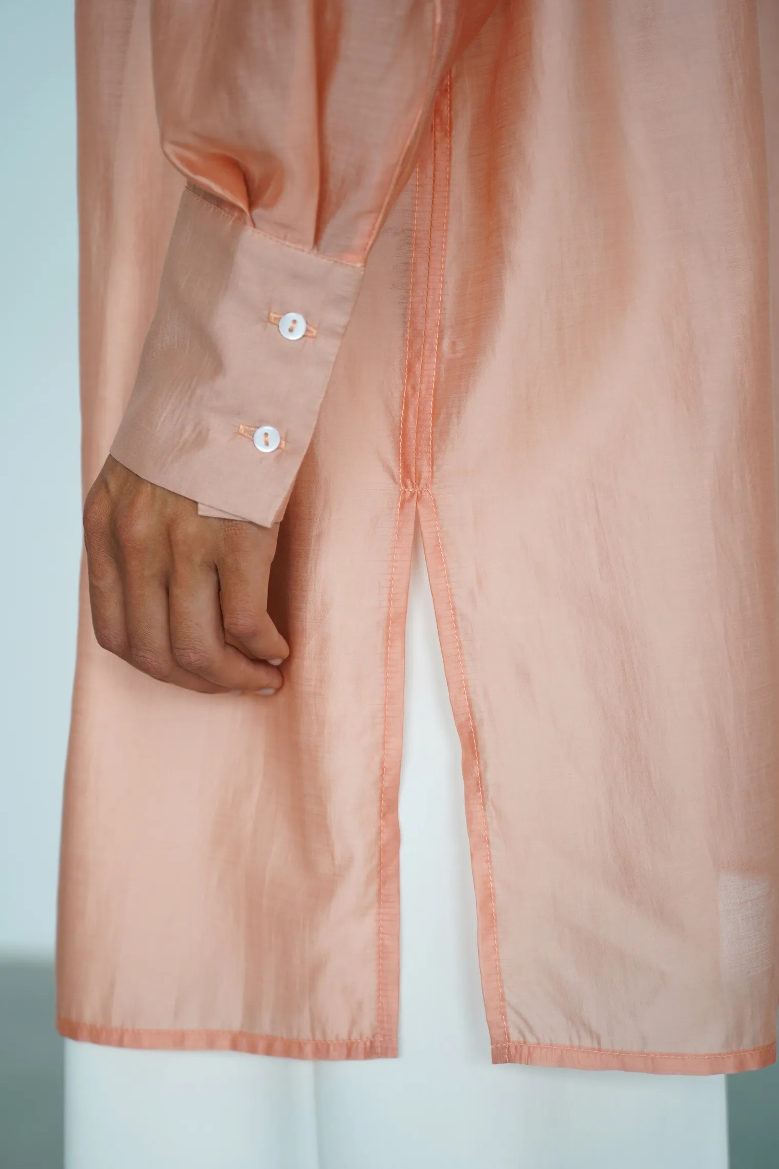 Рубашка из прозрачной ткани персикового цвета фото 7