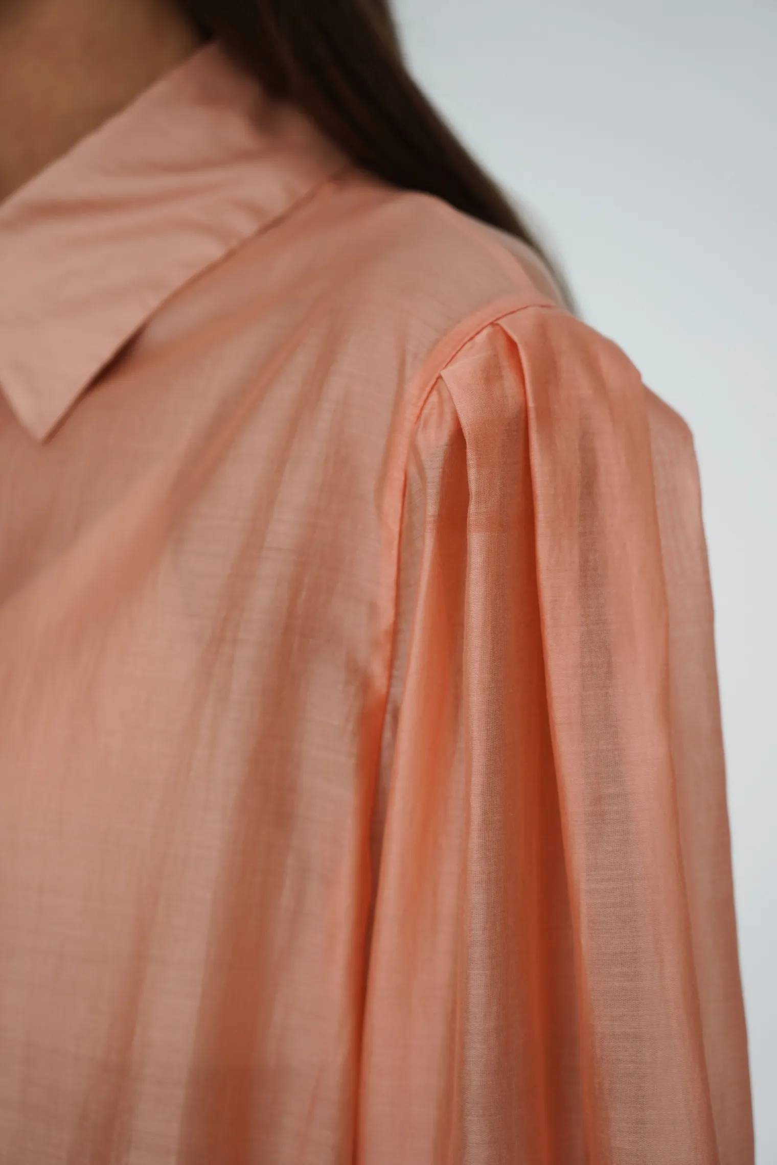Рубашка из прозрачной ткани персикового цвета фото 2
