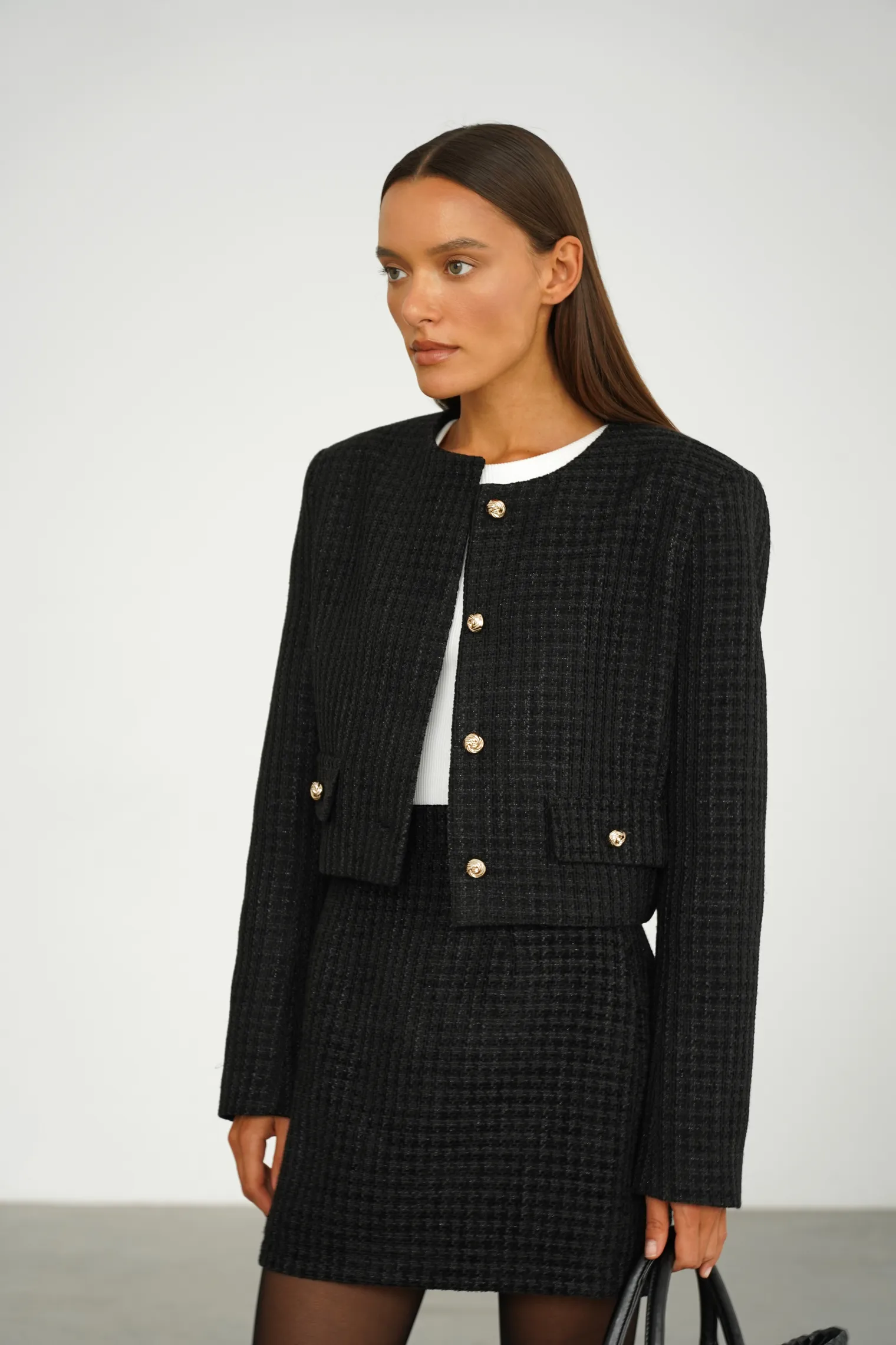 Жакет укороченный из твидовой ткани чёрного цвета фото 6