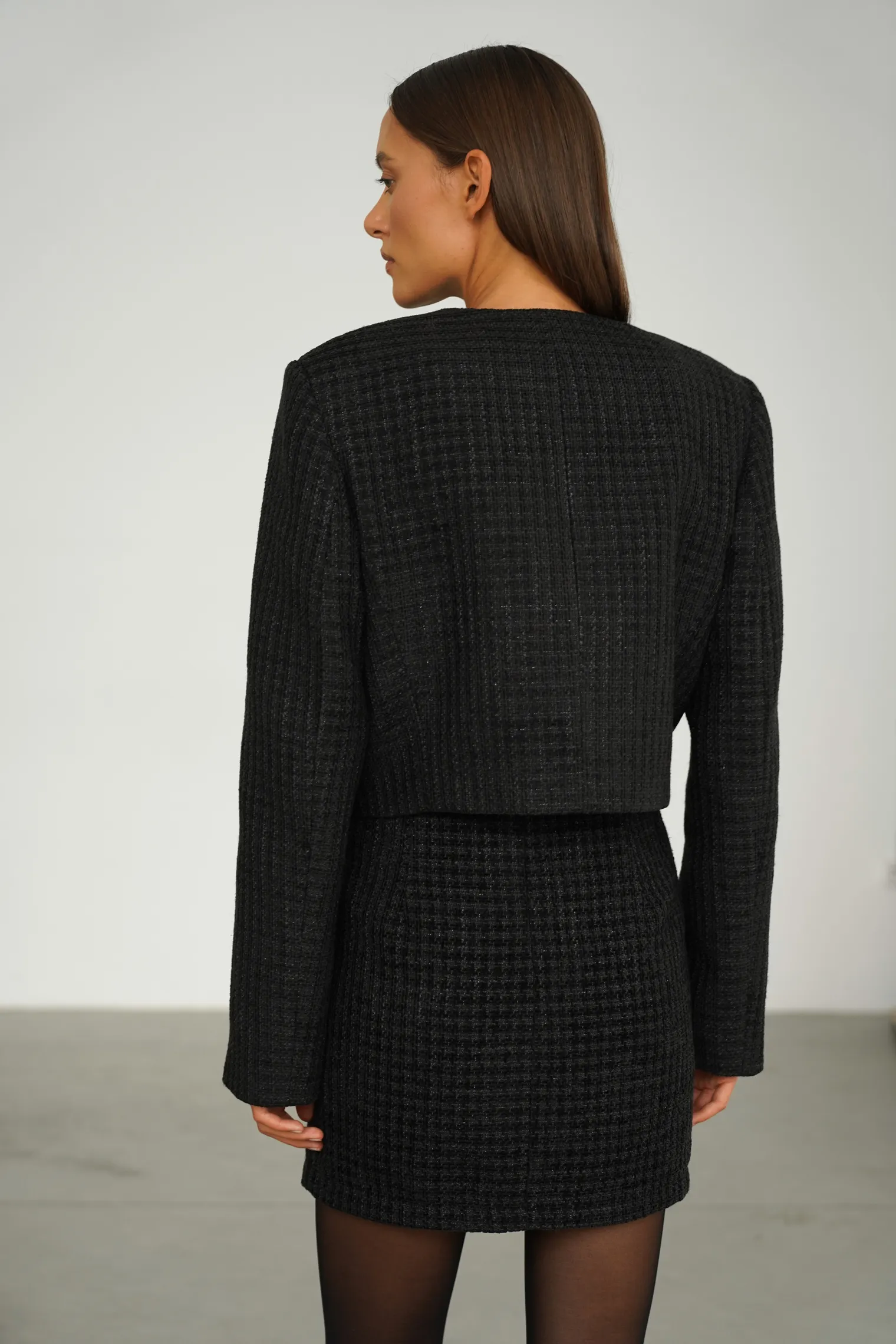 Жакет укороченный из твидовой ткани чёрного цвета фото 4