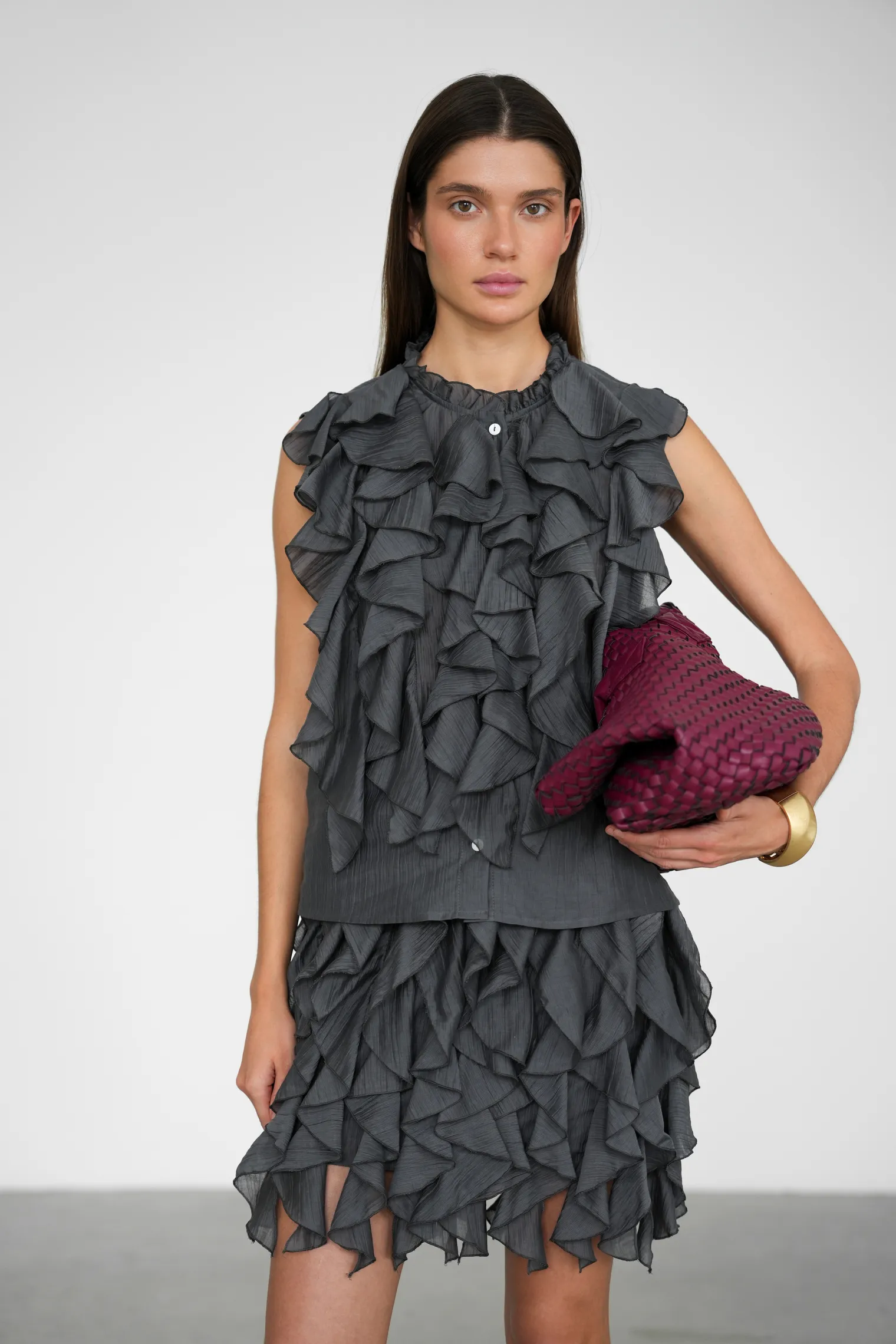 Блуза из жатой ткани графитового цвета фото 7