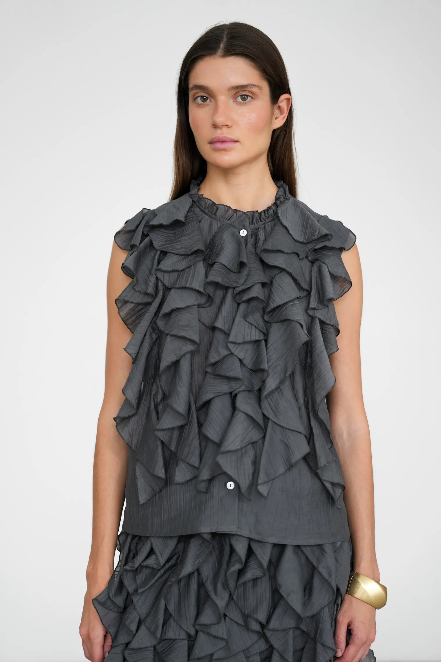 Блуза из жатой ткани графитового цвета фото 5