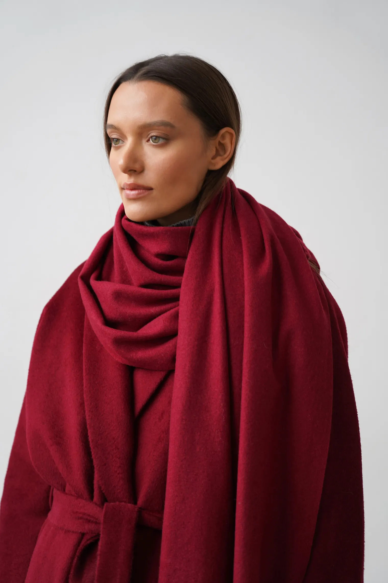 Палантин однотонный из вискозы цвета бургундия фото 4