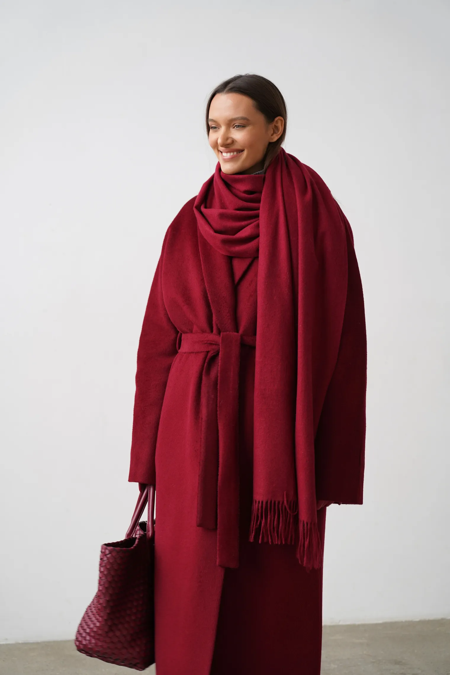 Палантин однотонный из вискозы цвета бургундия фото 3
