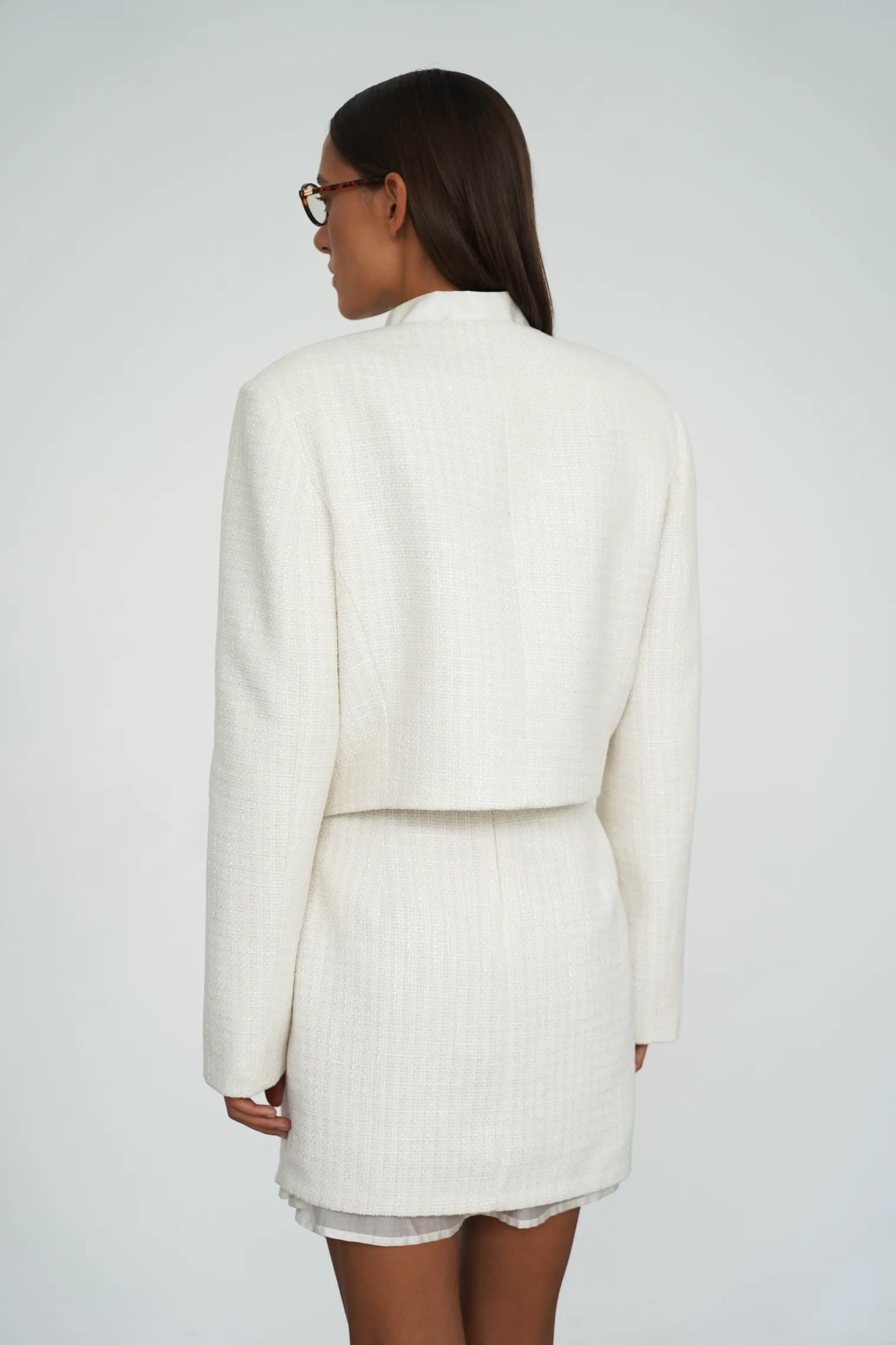 Жакет укороченный из твидовой ткани цвета тофу фото 4