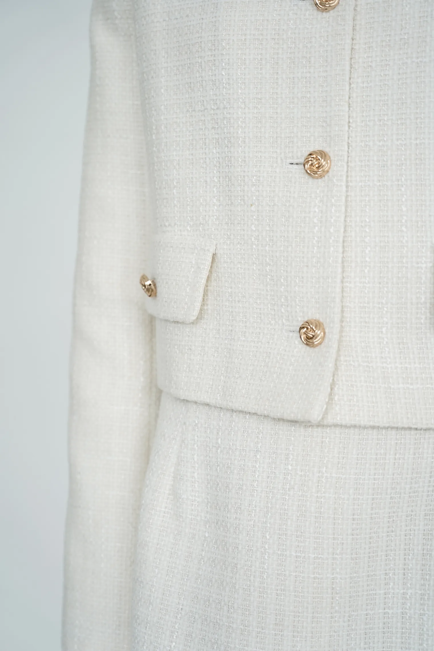 Жакет укороченный из твидовой ткани цвета тофу фото 2