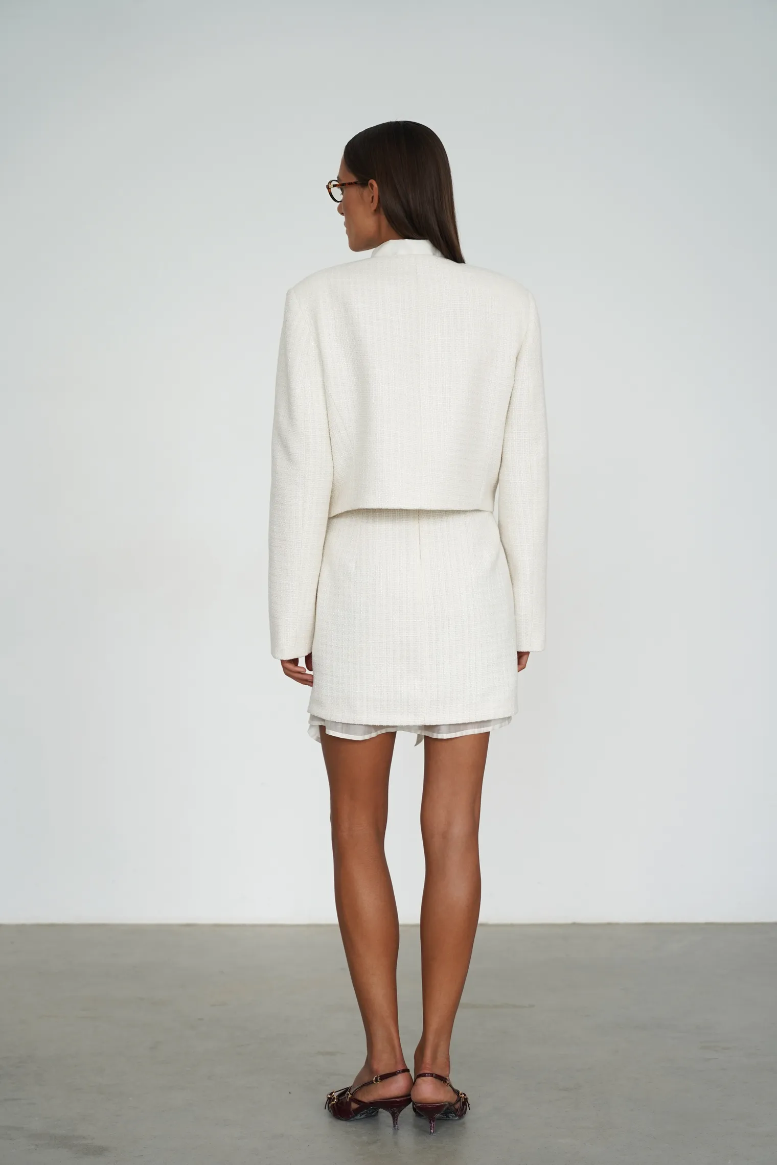 Жакет укороченный из твидовой ткани цвета тофу фото 7