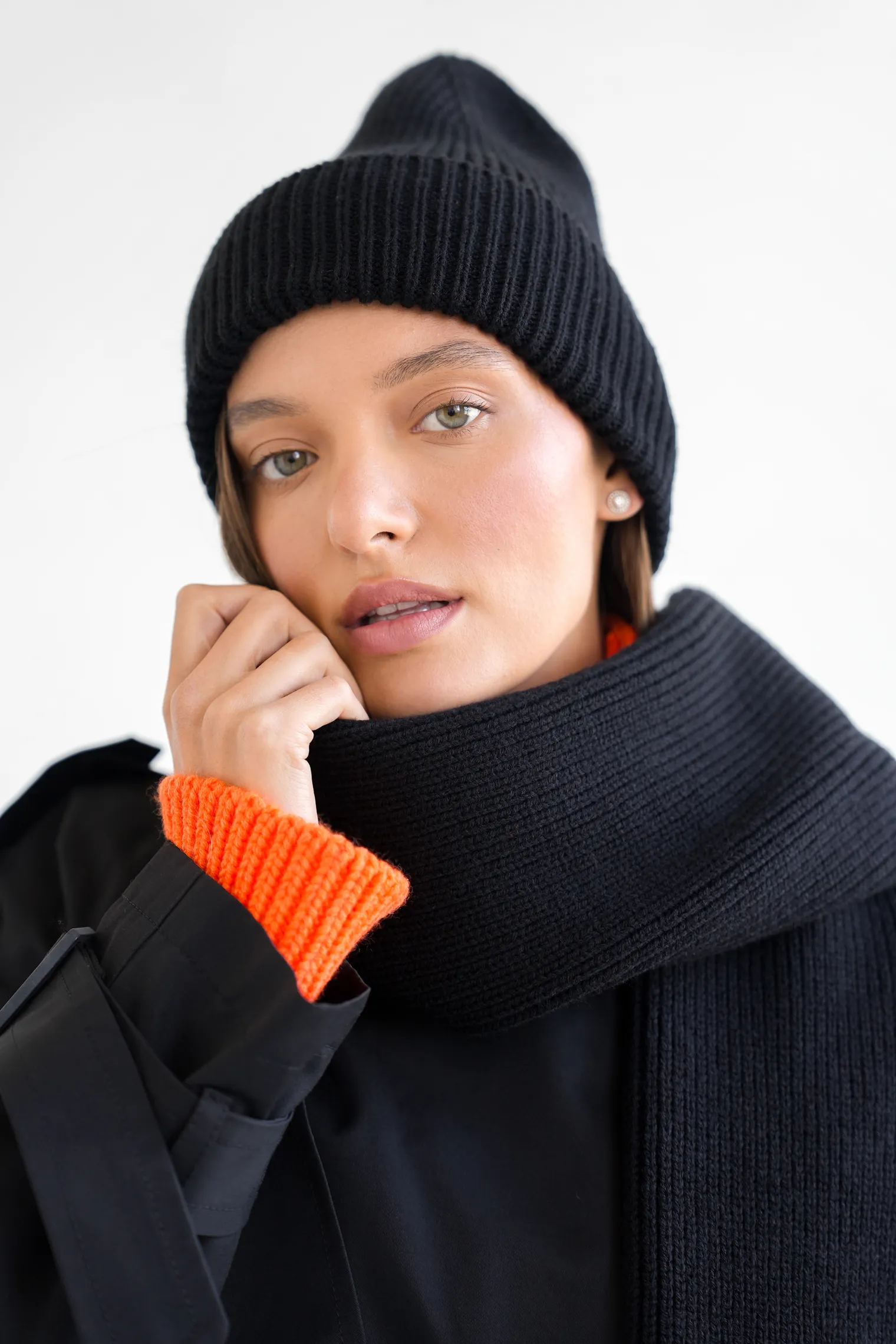 Шапка из шерсти мериноса чёрного цвета фото 4