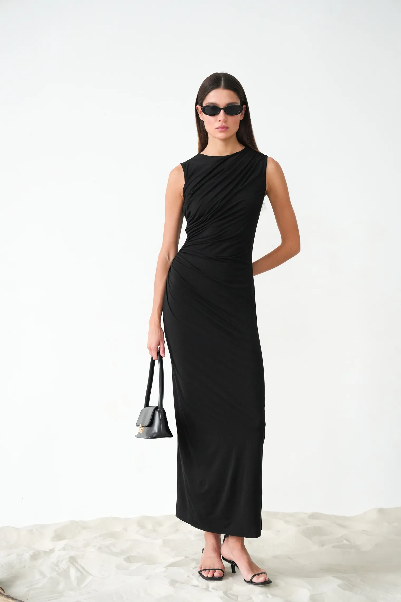 Платье макси со складками чёрного цвета фото 1
