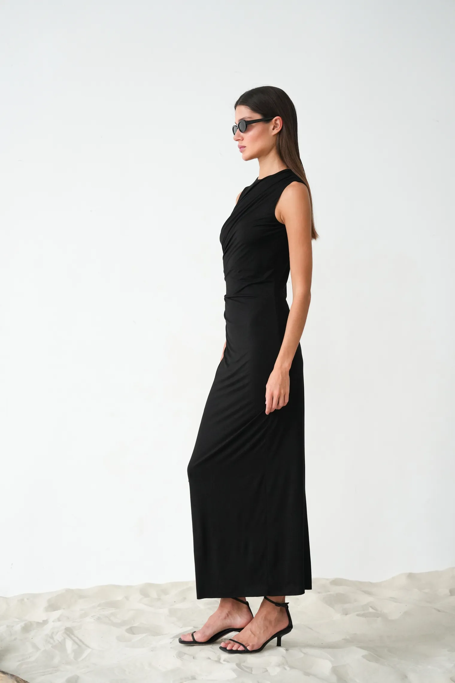 Платье макси со складками чёрного цвета фото 3