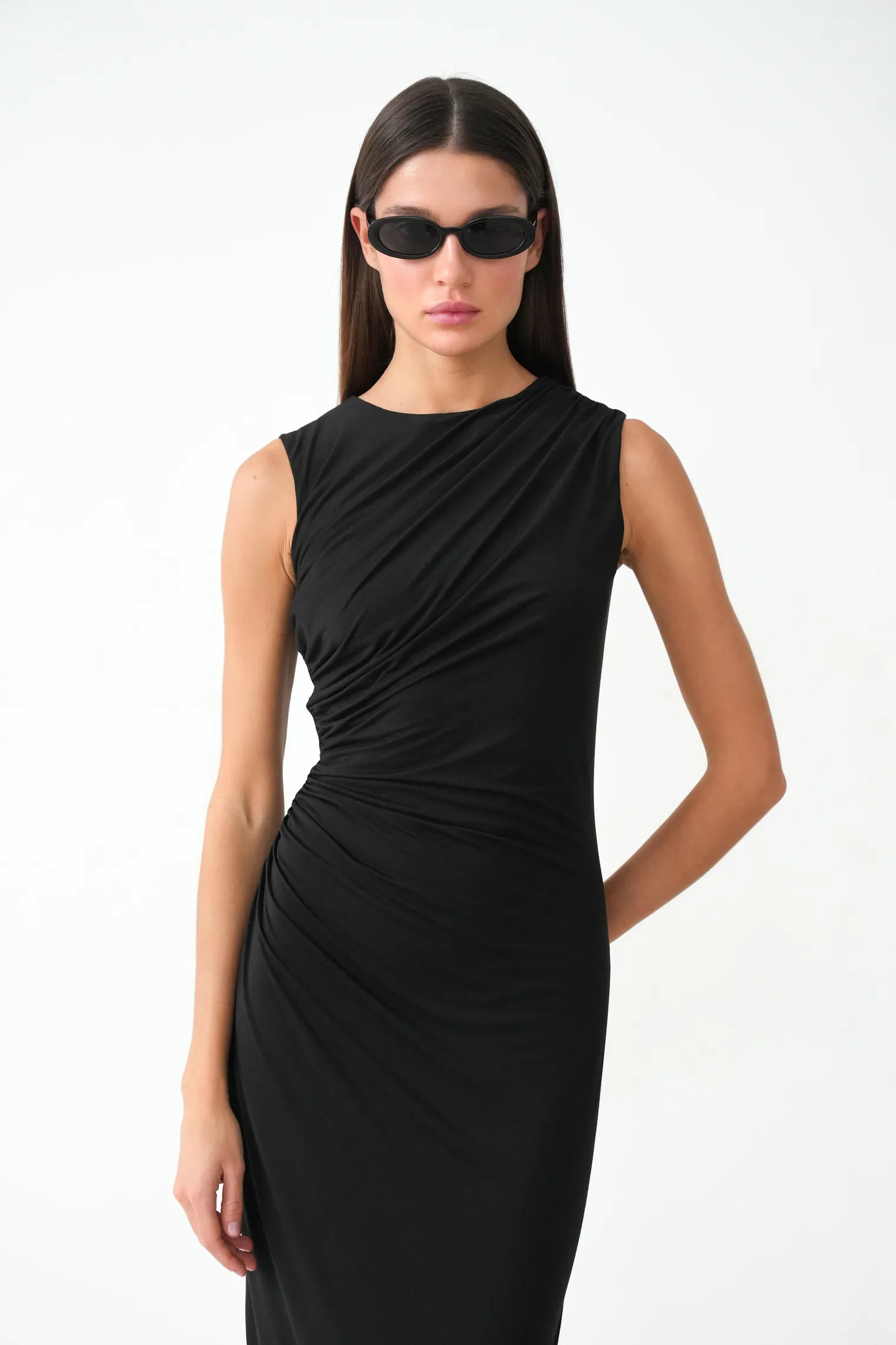 Платье макси со складками чёрного цвета фото 4