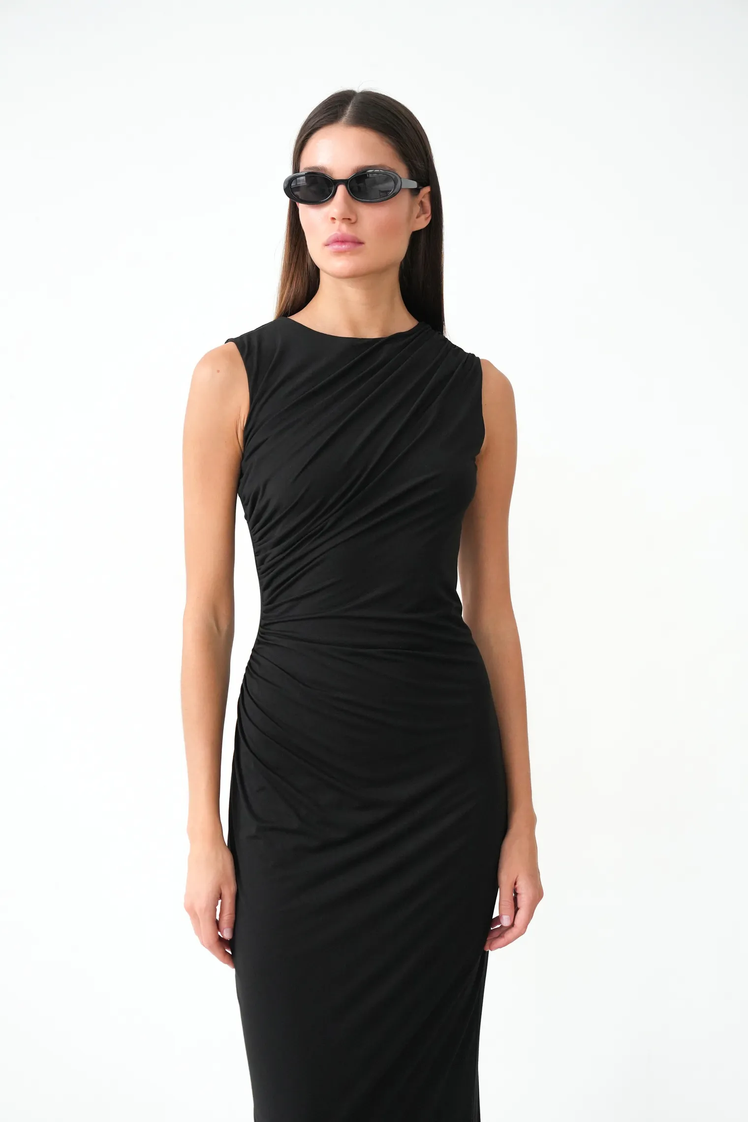 Платье макси со складками чёрного цвета фото 5